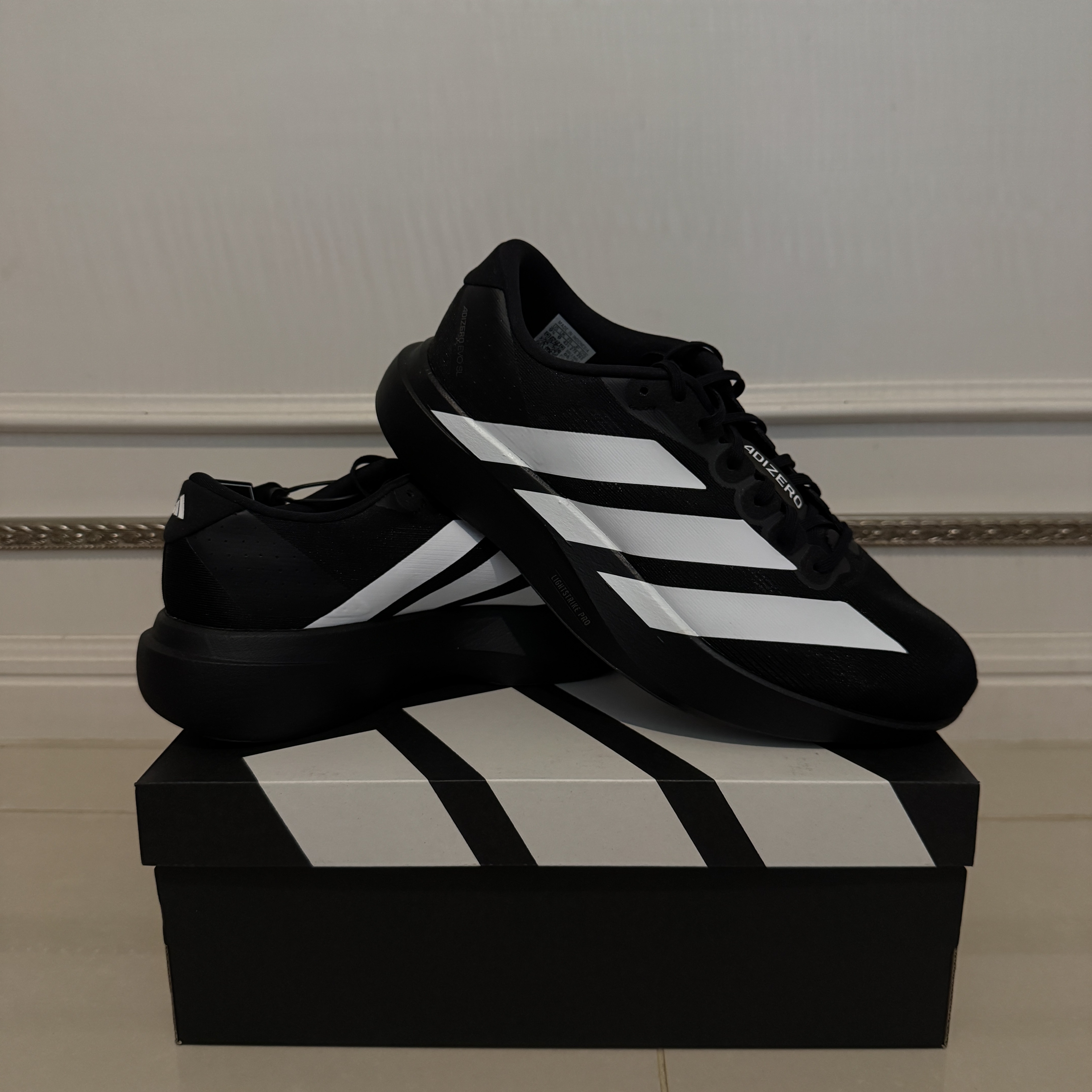 Adidas Adizero EVO SL Core Black Cloud White 착용 스타일 - 3