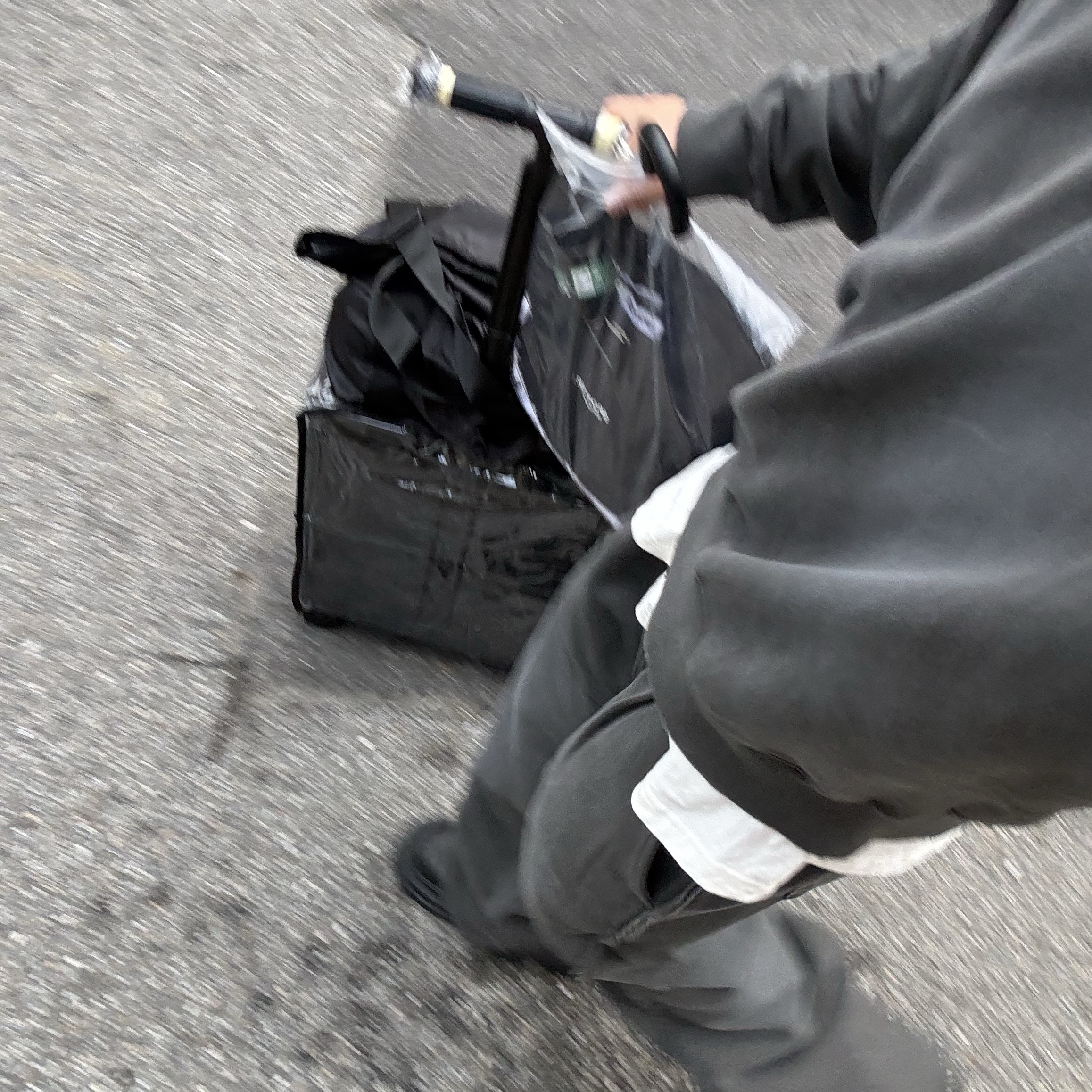 Undermycar x Covernat Destroyed Patch Sweat Shirt Dark Gray - 25FW, Undermycar x Covernat Destroyed Patch Sweat Pants Dark Gray - 25FW 착용 스타일 - 1