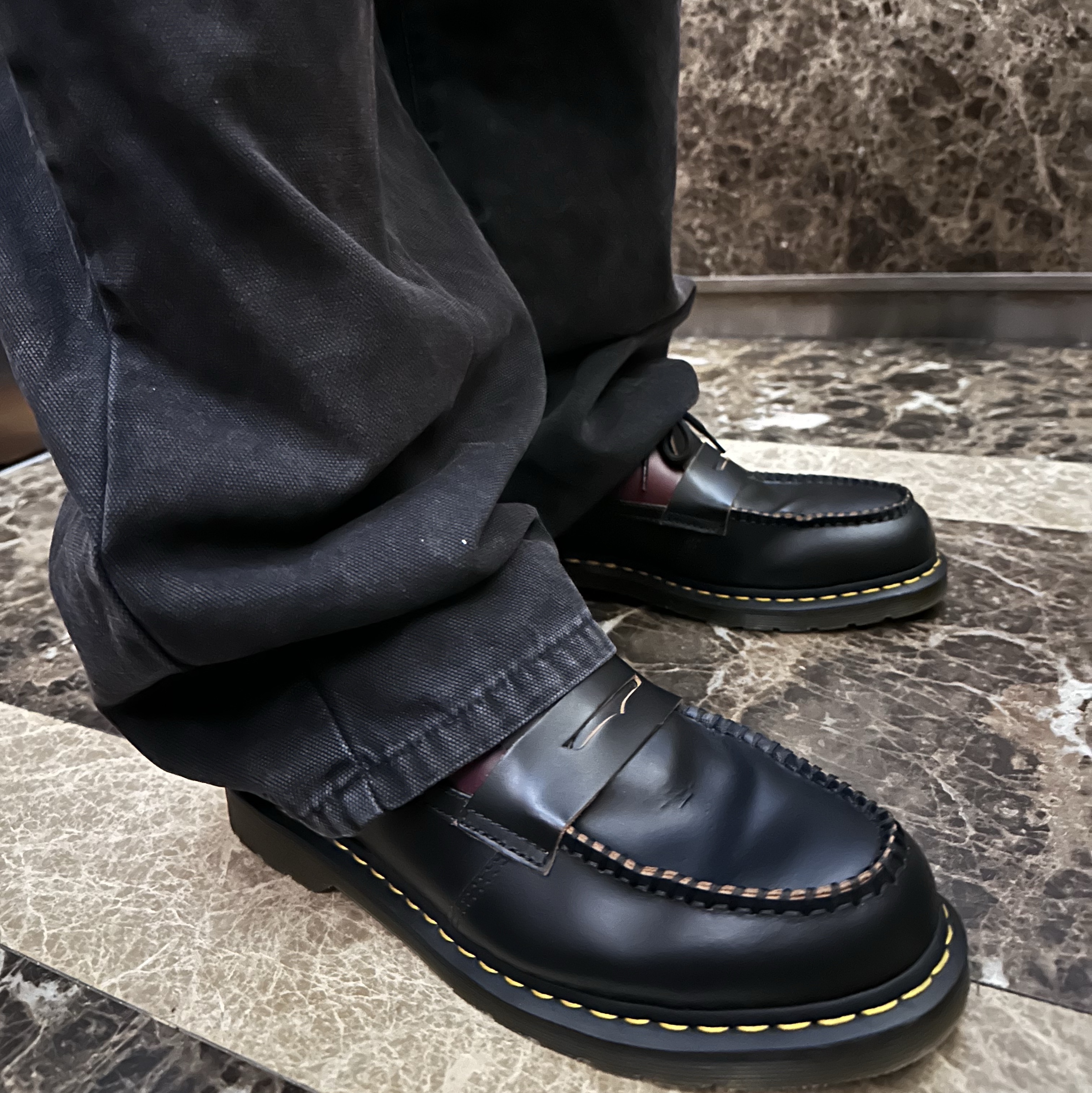 Gentle Monster x Maison Margiela MM114 Black Clear, Stussy Paris T-Shirt Faded Black 착용 스타일 - 4