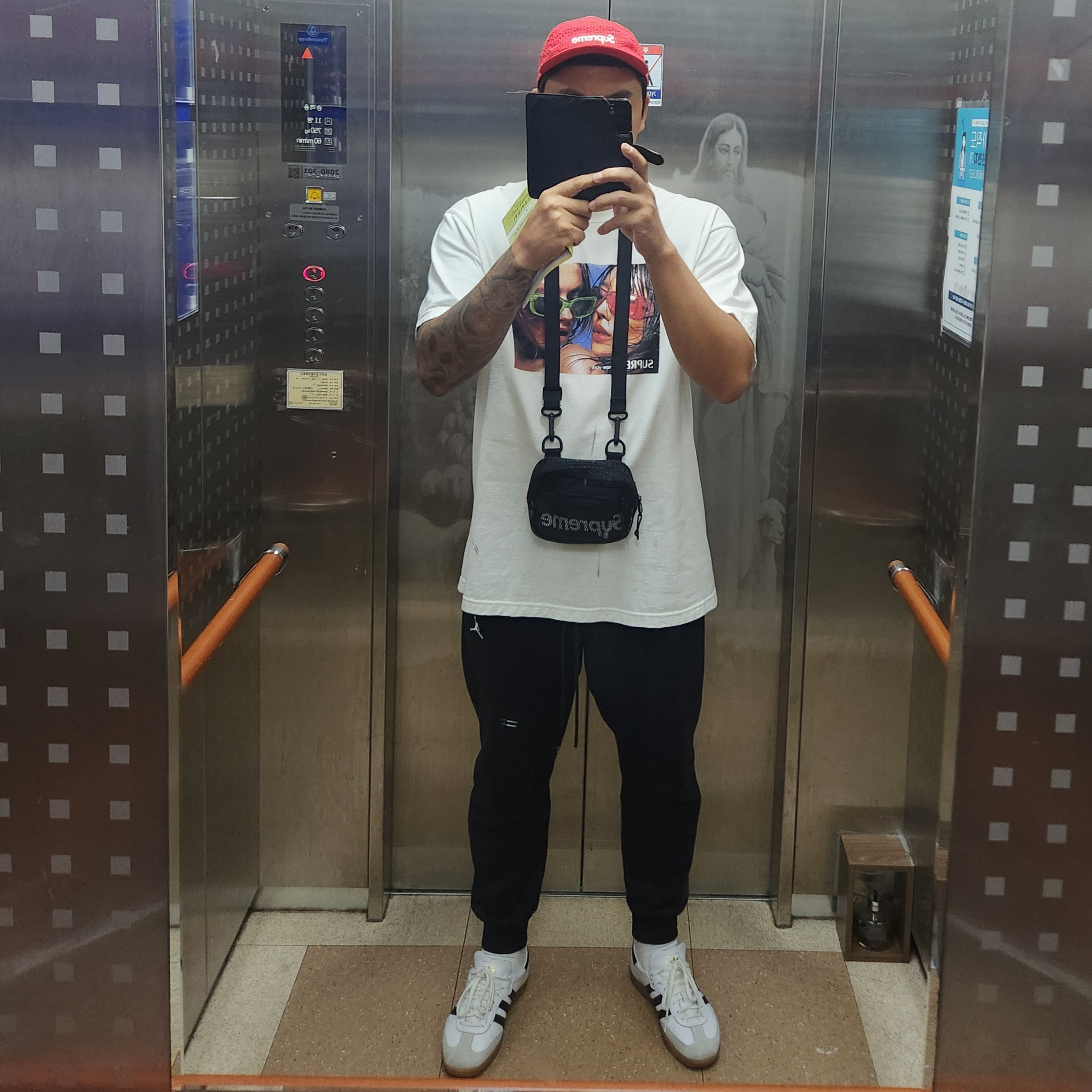 Supreme Eyewear T-Shirt White - 23SS, Supreme Mesh Seersucker Camp Cap Red - 21SS 착용 스타일