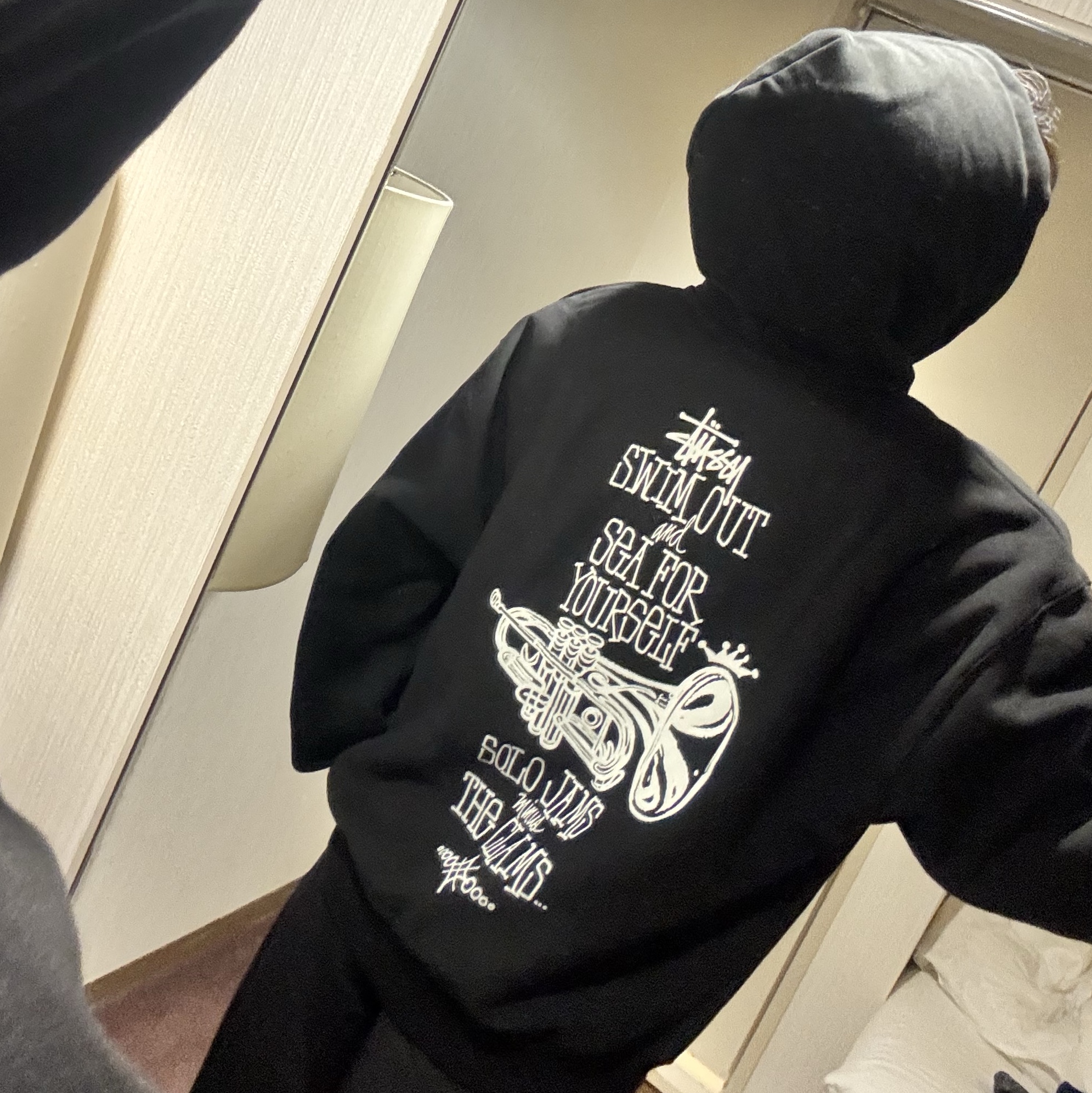Stussy Swim Out Zip Hoodie Black 착용 스타일 - 1