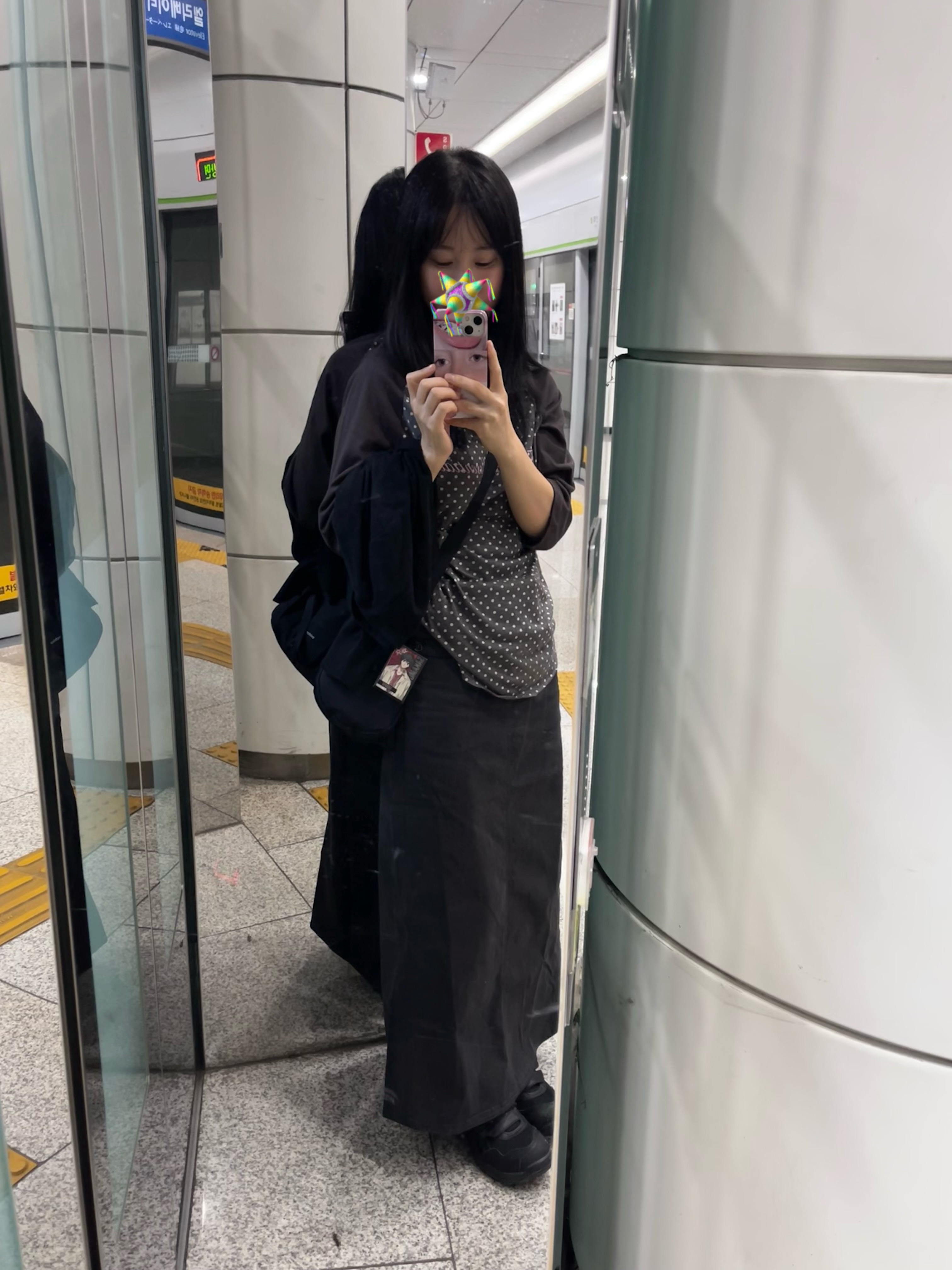 COYSEIO Waist Panel Skirt Charcoal 착용 스타일 - 1