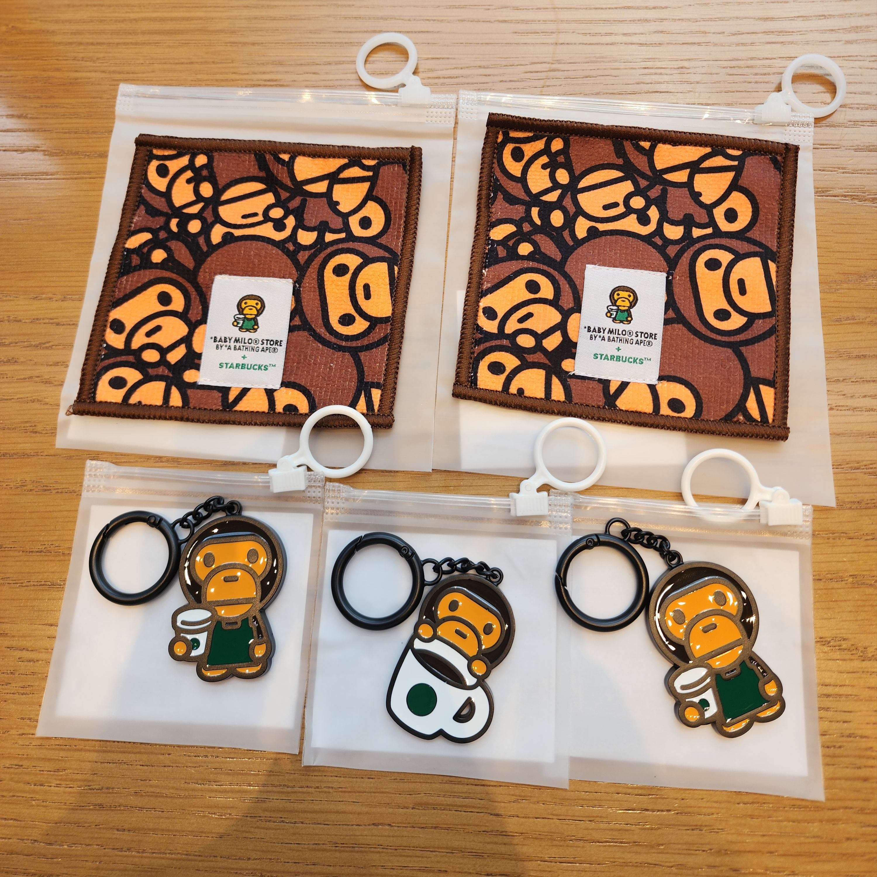 Starbucks x BAPE Baby Milo Keychain, Starbucks x BAPE Baby Milo Coaster 착용 스타일