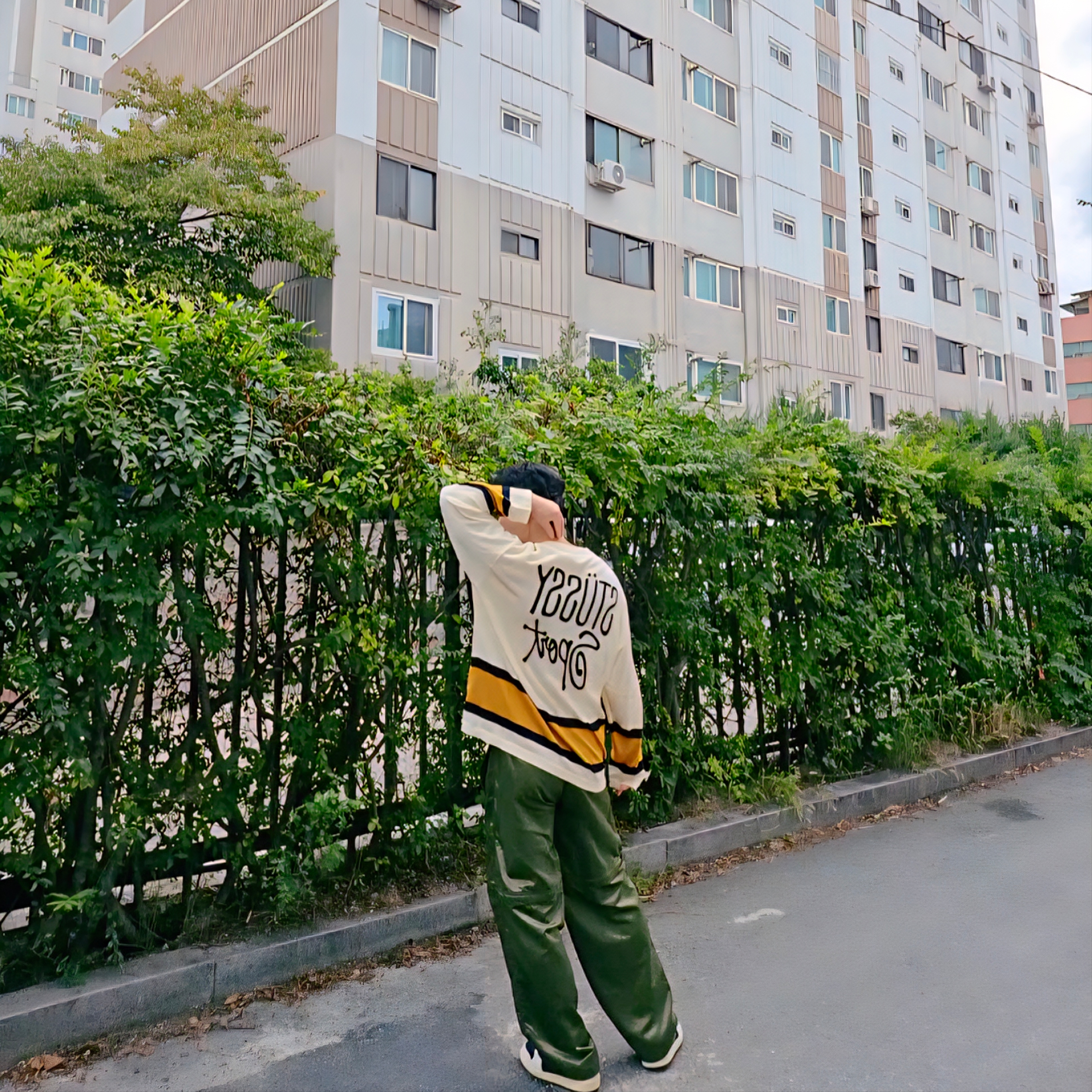 Stussy Hockey Sweater Natural, Jordan 1 x Travis Scott Retro Low OG SP Reverse Olive 착용 스타일