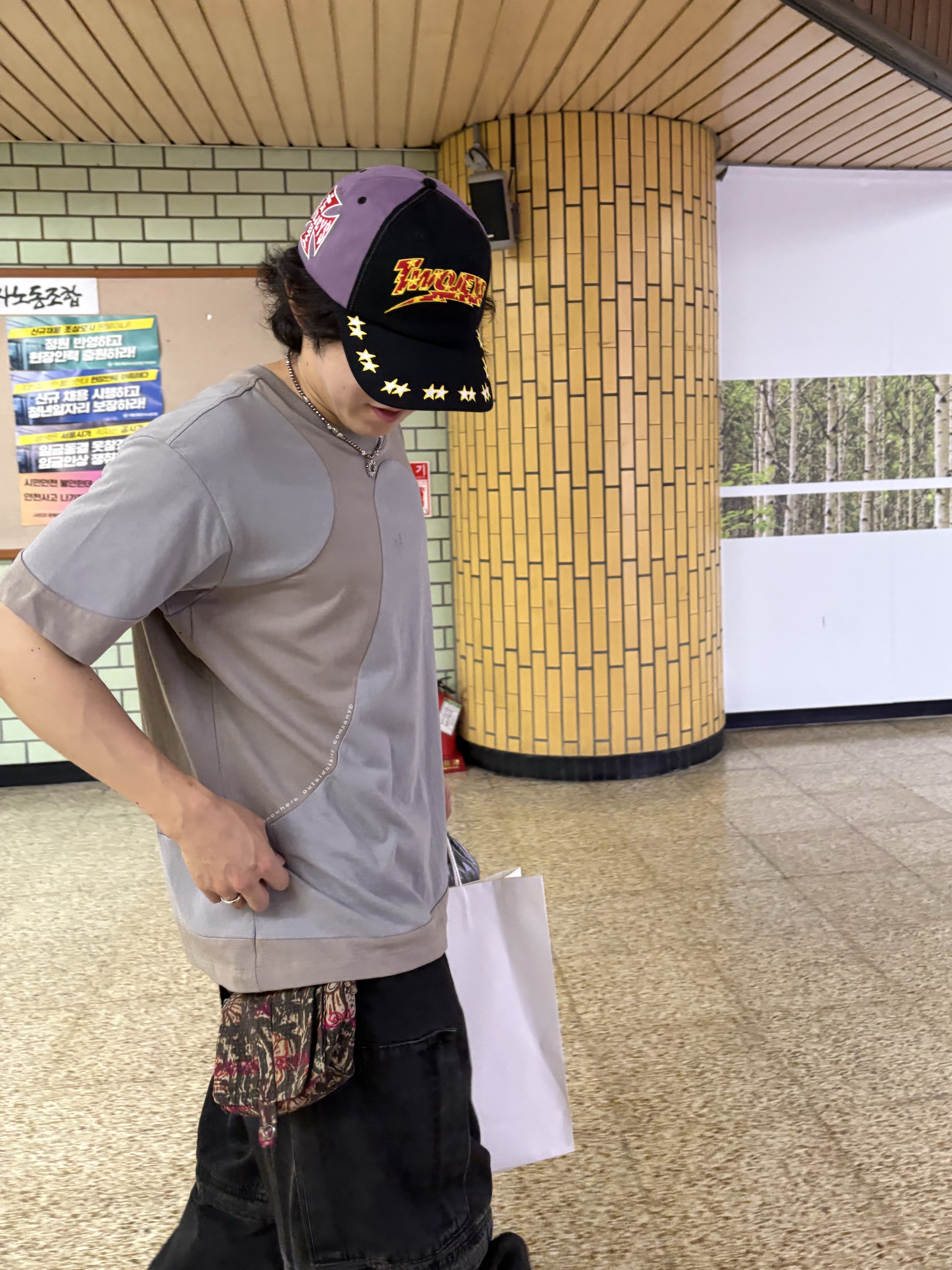 GU x Undercover Denim Convertible Wide Cargo Pants Dark Gray, Maison Mihara Yasuhiro Peterson23 OG Sole Canvas Low-top Sneakers Black 착용 스타일 - 2
