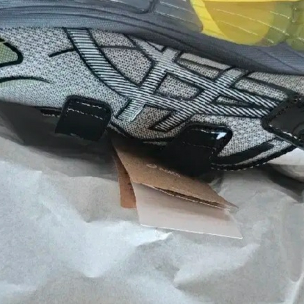 Asics x Cecilie Bahnsen Gel-Quantum 360 VIII Grey Yellow 착용 스타일