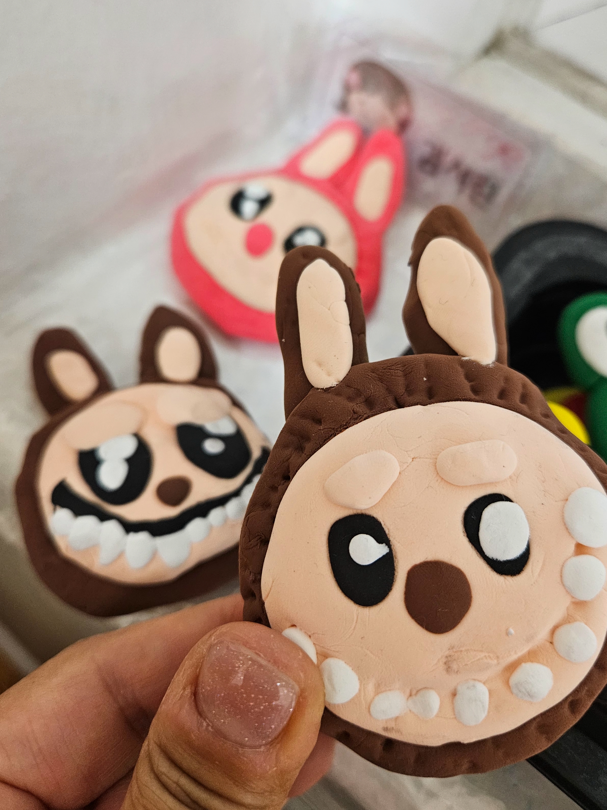 Pop Mart Labubu The Monsters Pin For Love Series Vinyl Plush Pendant (N-Z) Y (Opened Case) 착용 스타일 - 3