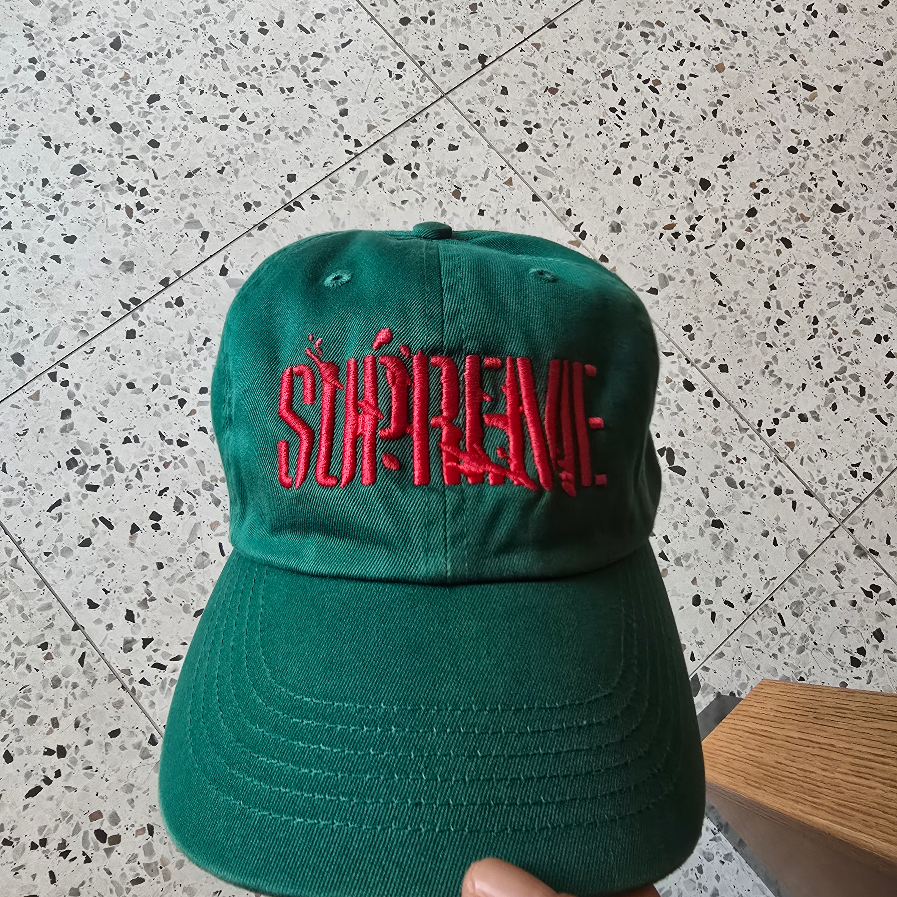 Supreme Splatter 6-Panel Dark Green - 25FW 착용 스타일