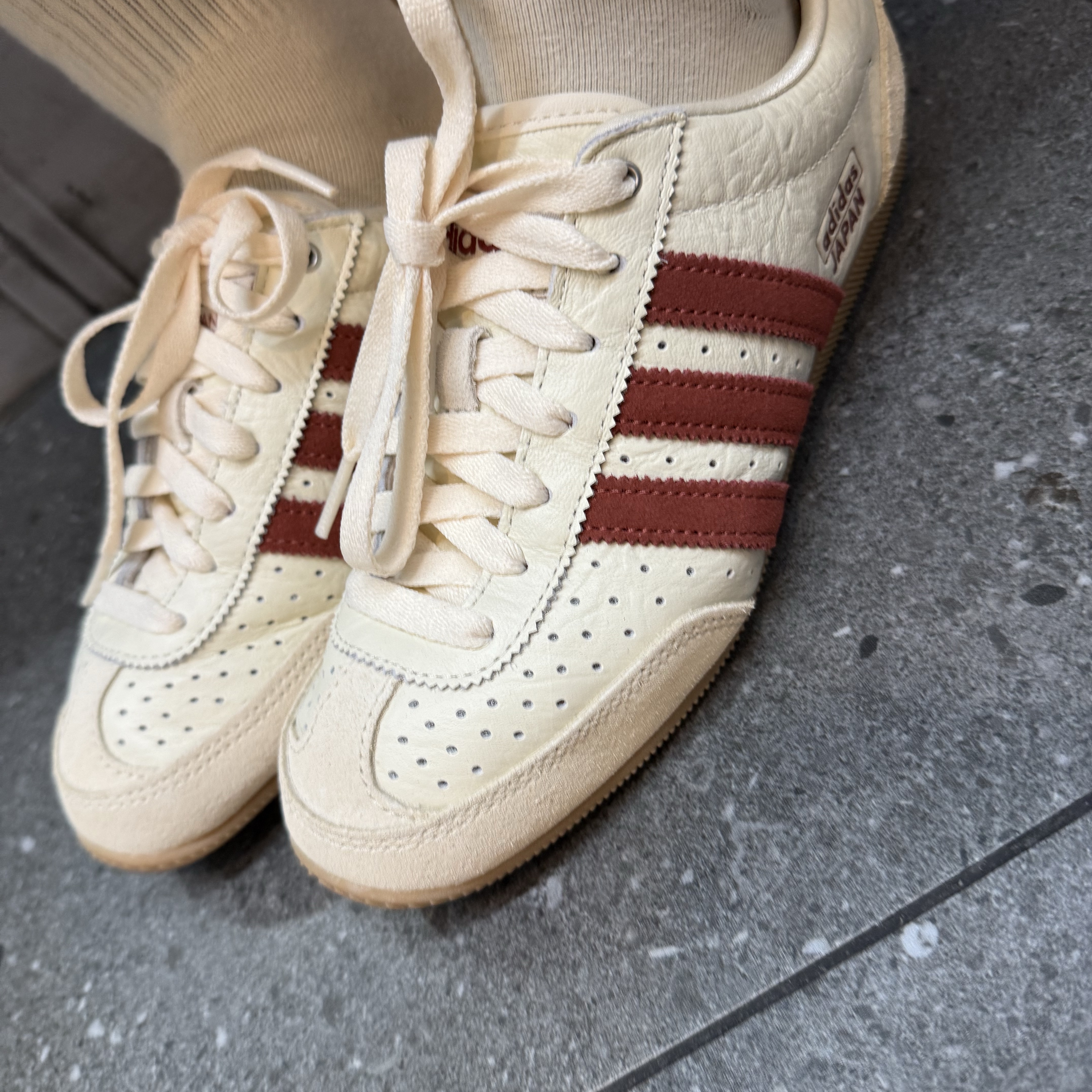 (W) Adidas Originals Japan Cream White Preloved Ruby 착용 스타일