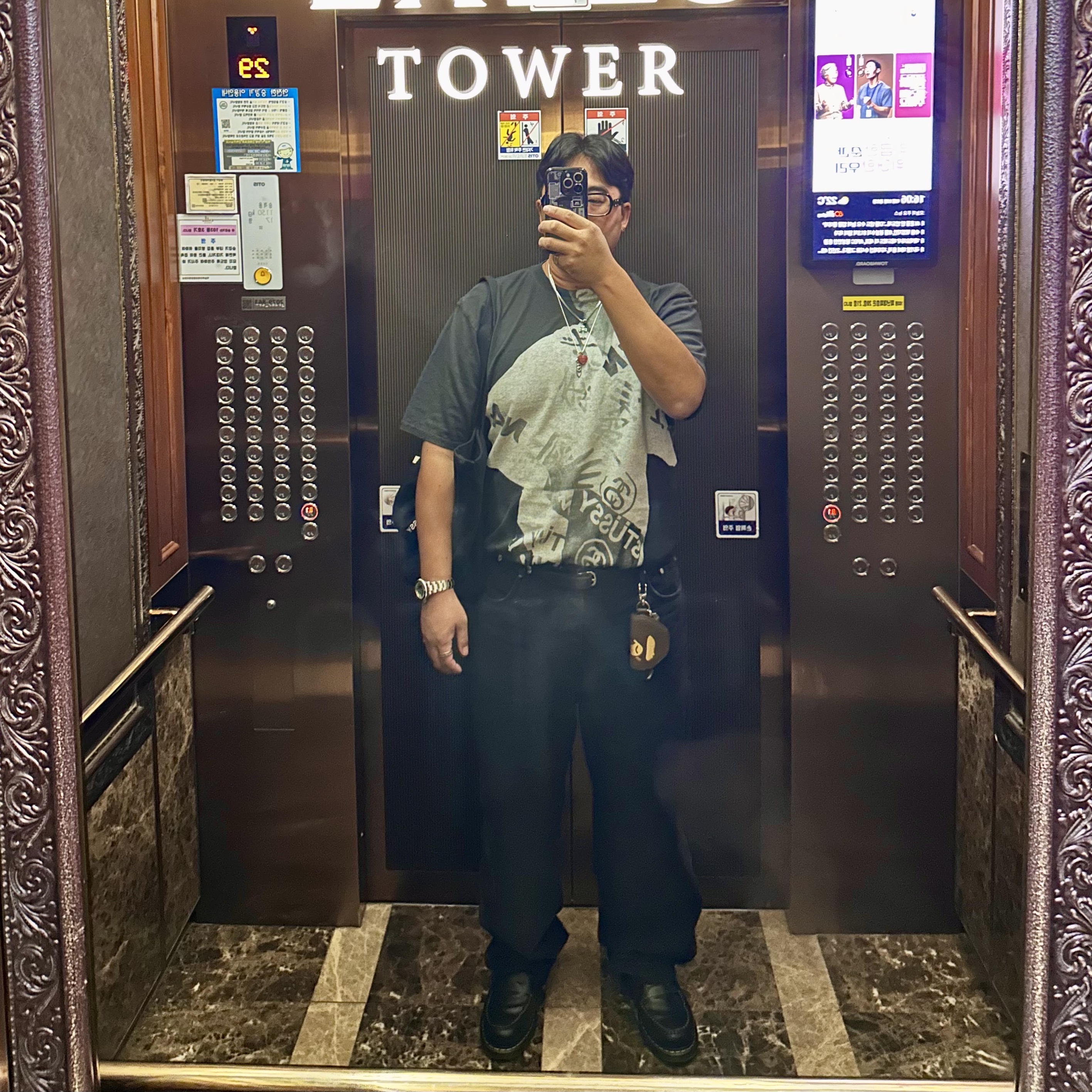 Gentle Monster x Maison Margiela MM114 Black Clear, Stussy Paris T-Shirt Faded Black 착용 스타일 - 1