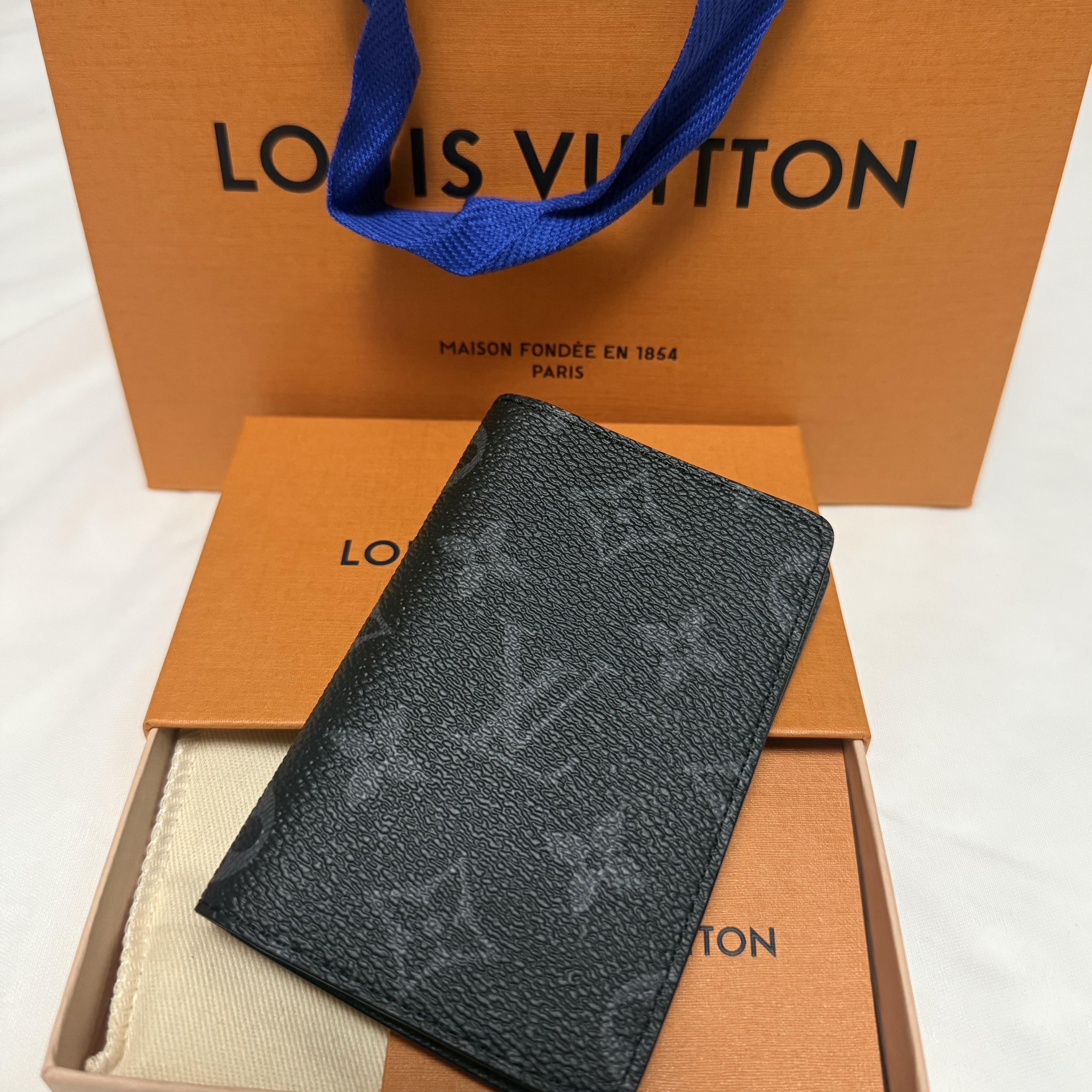Louis Vuitton Pocket Organizer Monogram Eclipse 착용 스타일