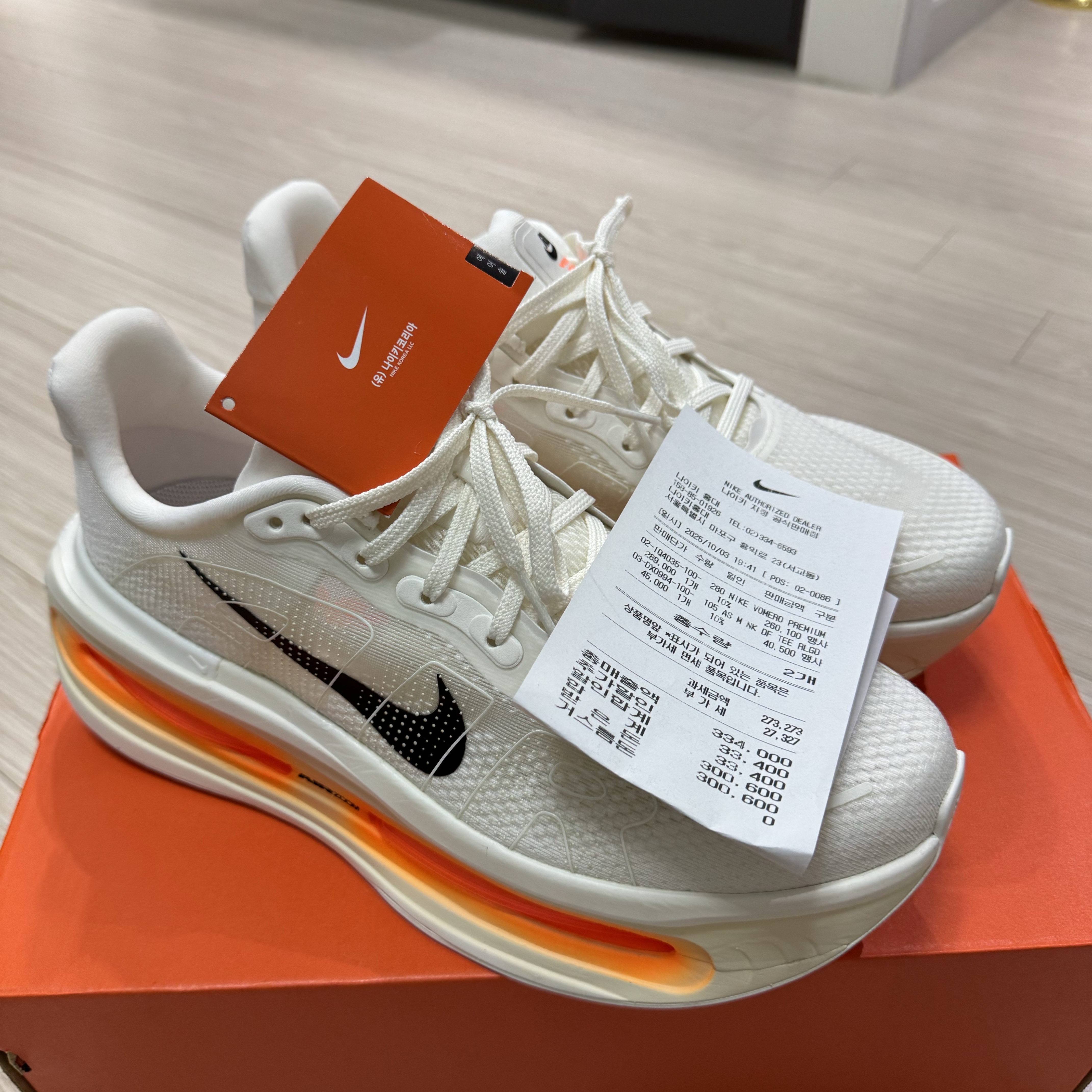 Nike Vomero Premium Sail Coconut Milk 착용 스타일