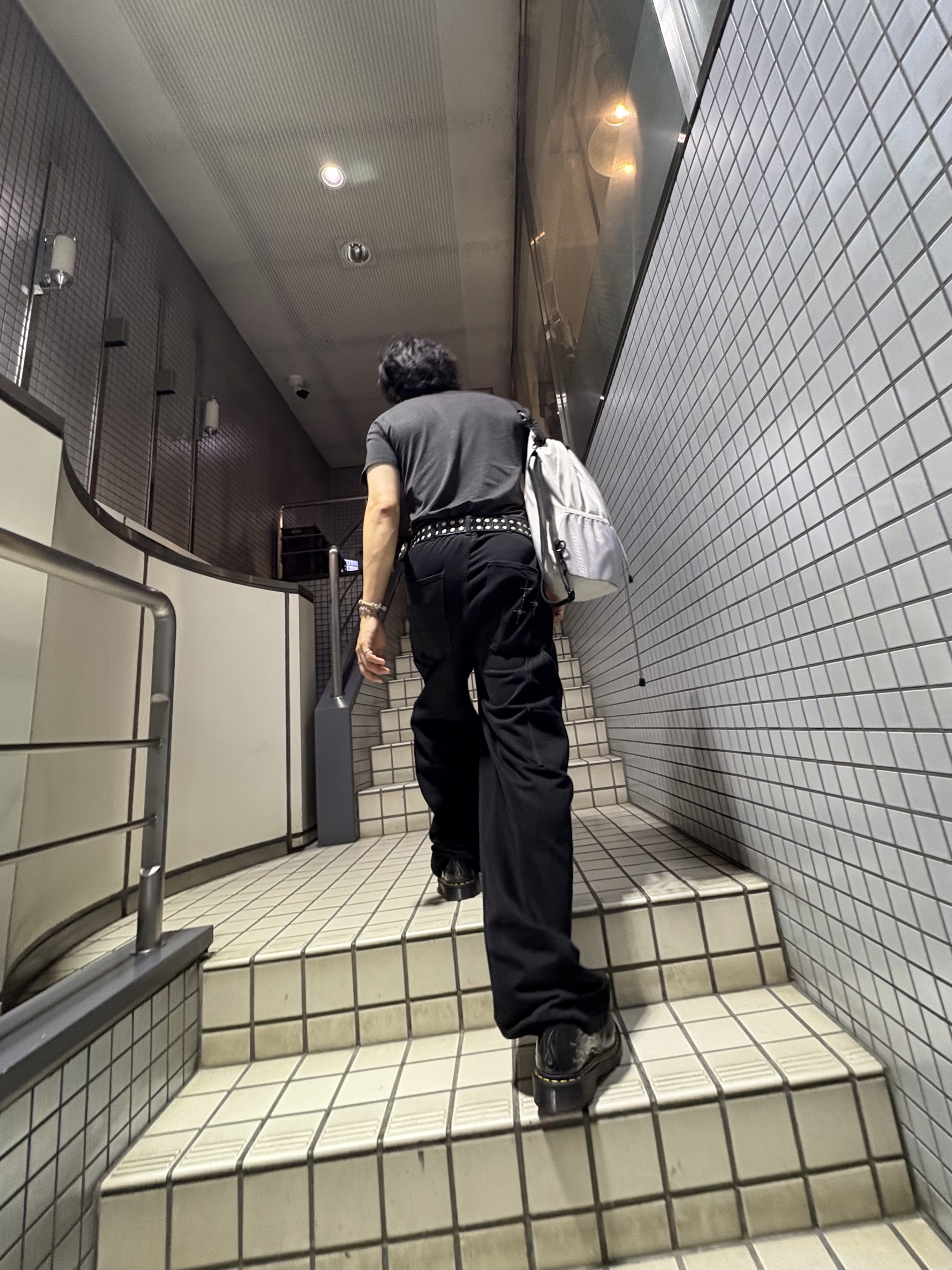 Aoiro Fake Stud Cutted Double Knee Pants Denim Black, Dr. Martens 1461 Inferno Silver Black 착용 스타일 - 2