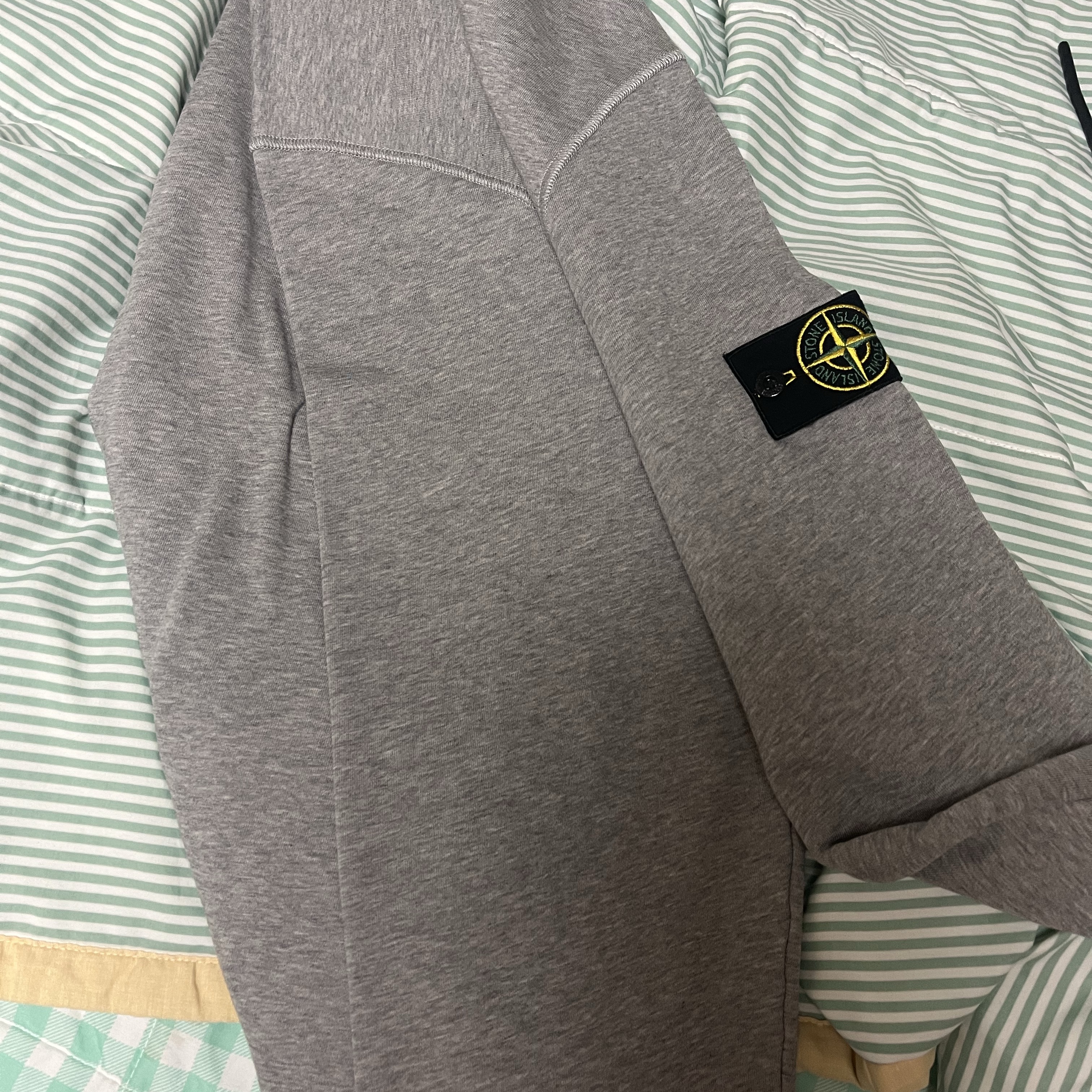 Stone Island 63051 Crewneck Sweatshirt Melange Grey - 22SS 착용 스타일