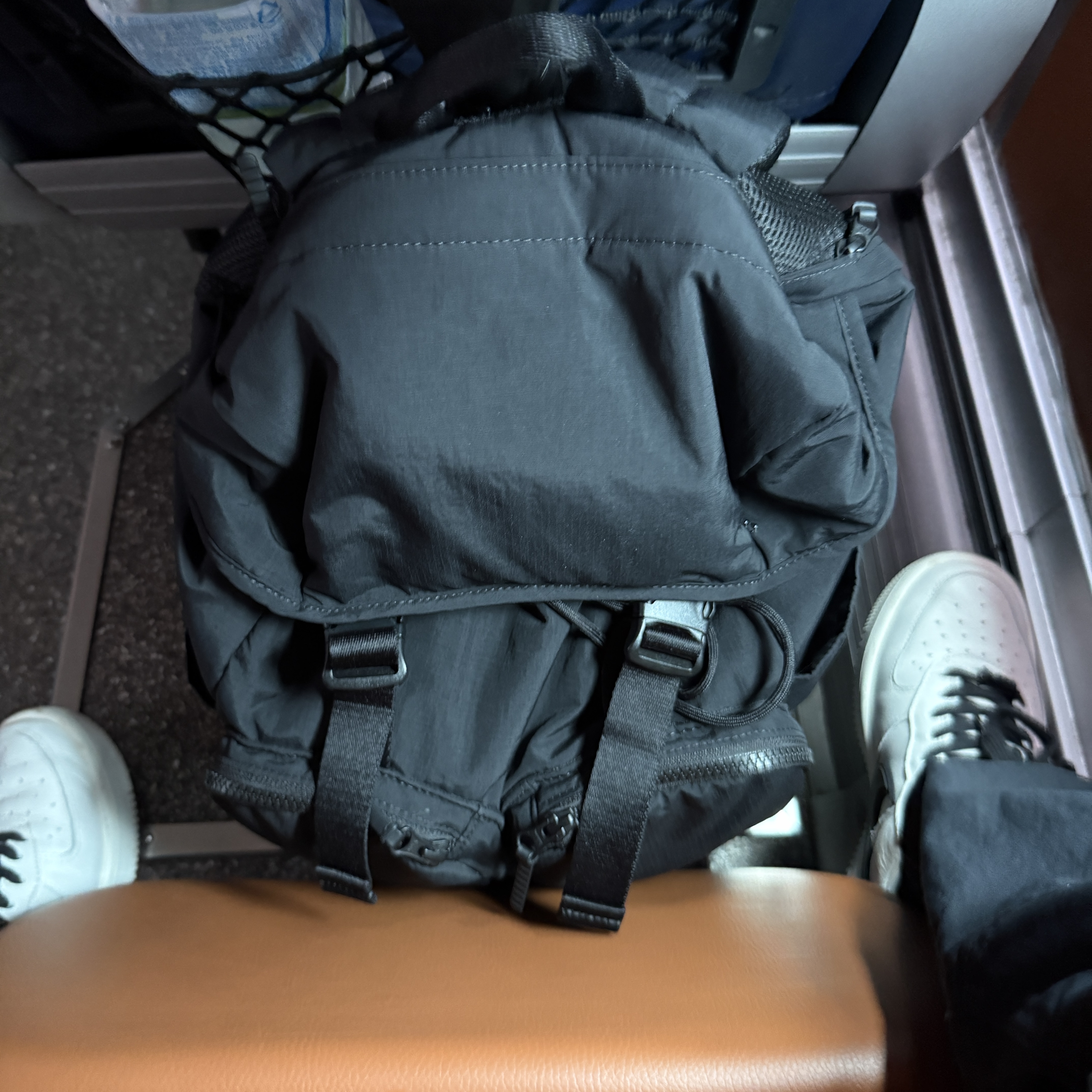 Uniqlo Multi Pocket Backpack Black 착용 스타일