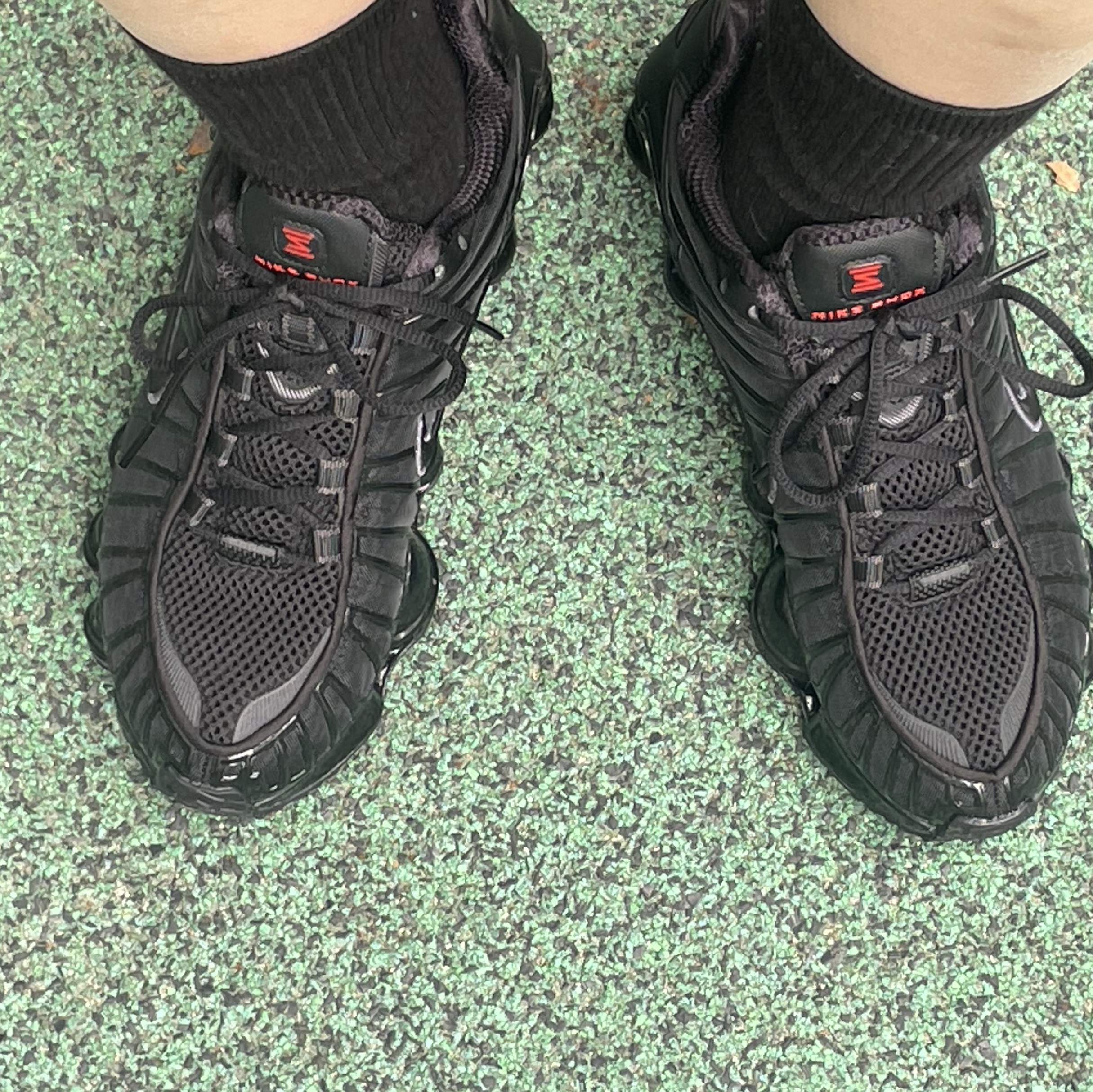 (W) Nike Shox TL Black and Max Orange, Palace x McDonald's Sign T-Shirt Black - 23FW 착용 스타일 - 1