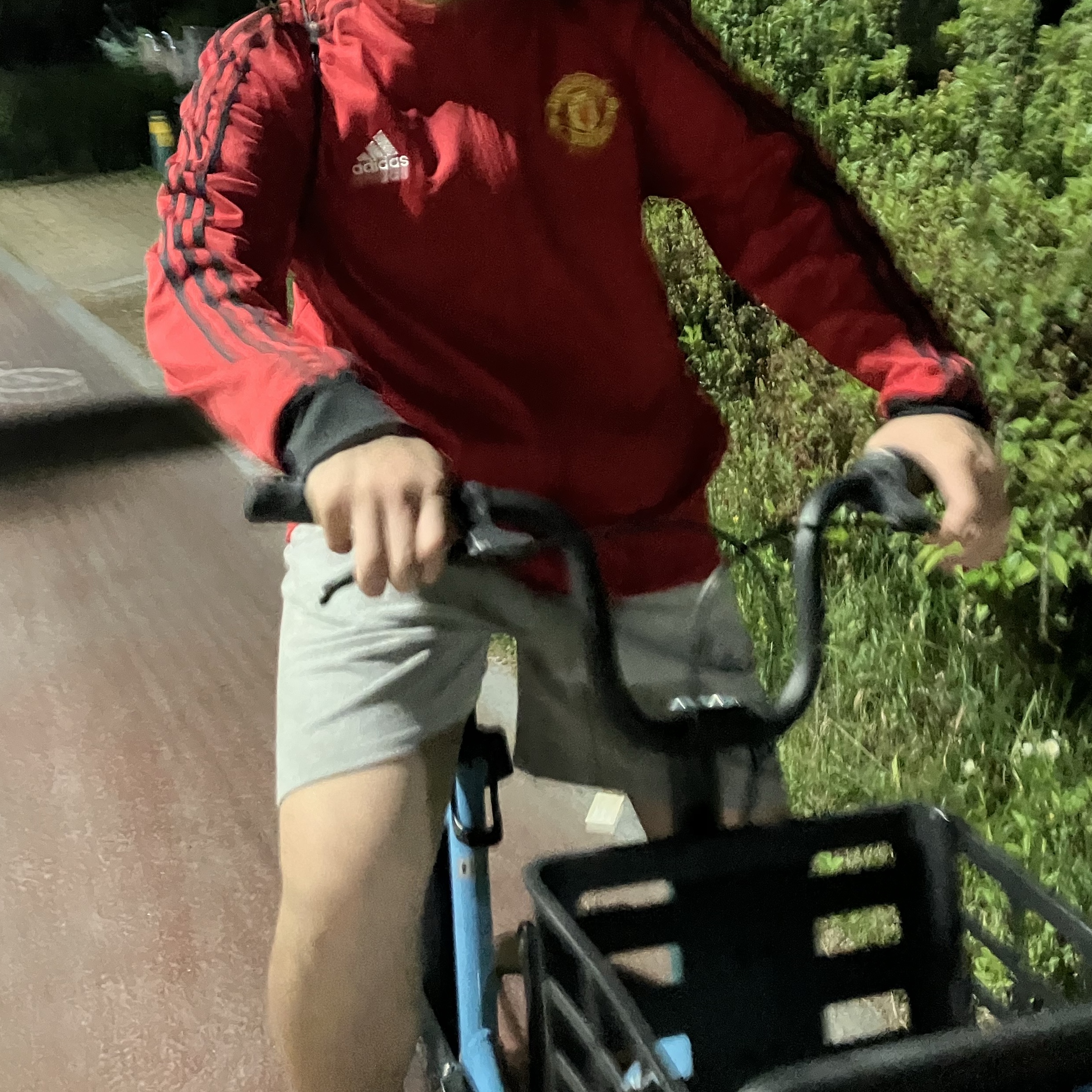 Adidas Manchester United DNA Track Top Red - US Sizing 착용 스타일