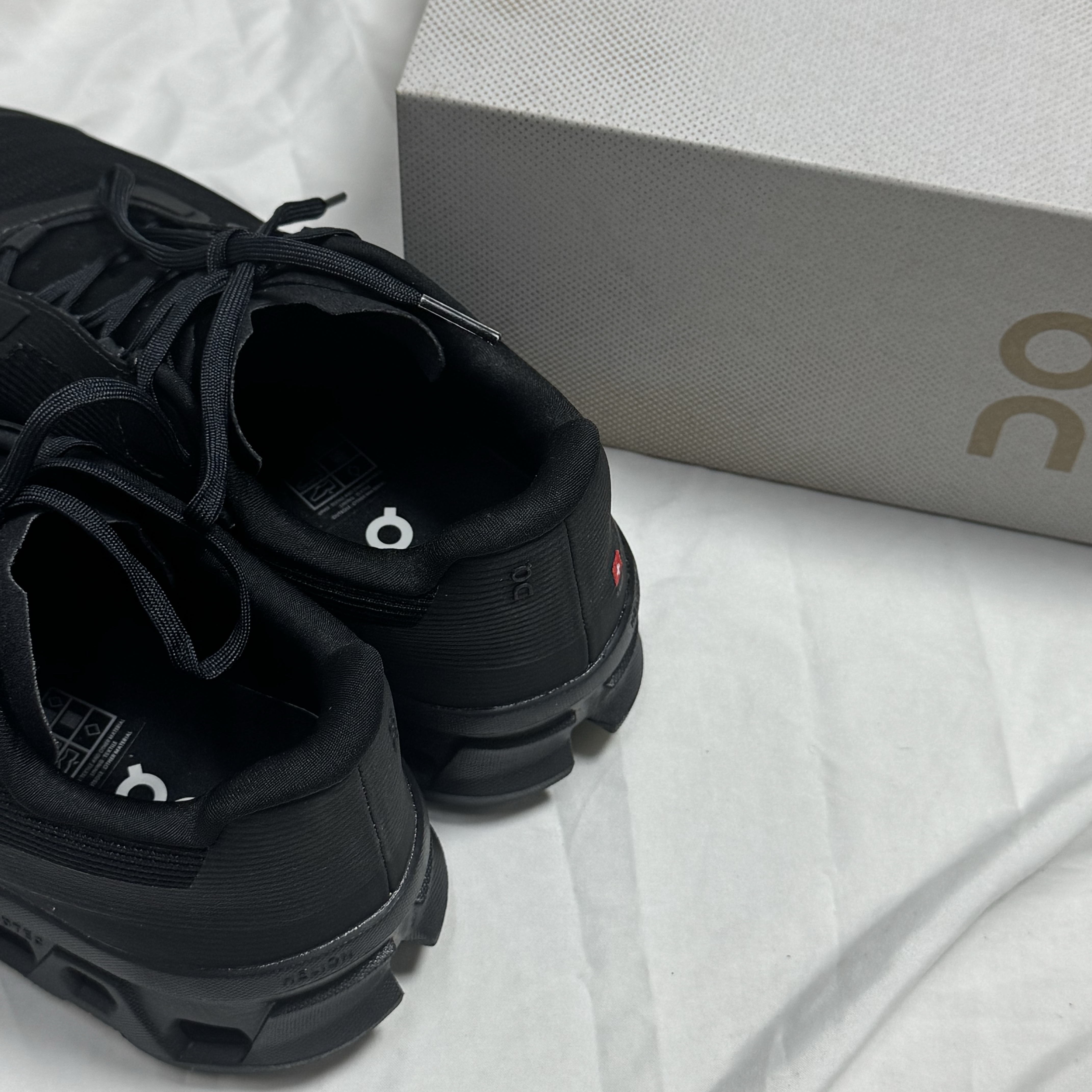 On Running Cloudmonster Void Black 착용 스타일 - 2