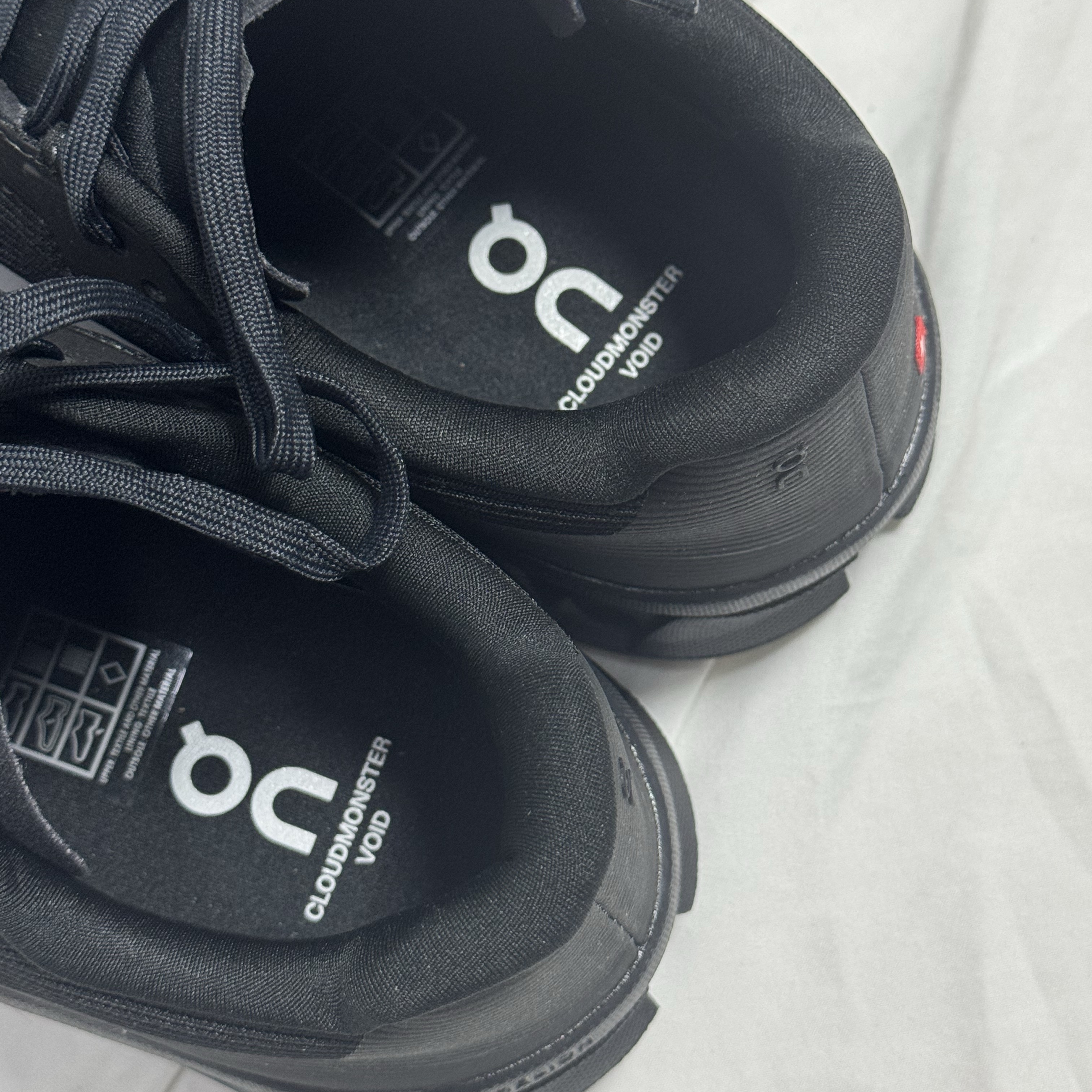 On Running Cloudmonster Void Black 착용 스타일 - 4