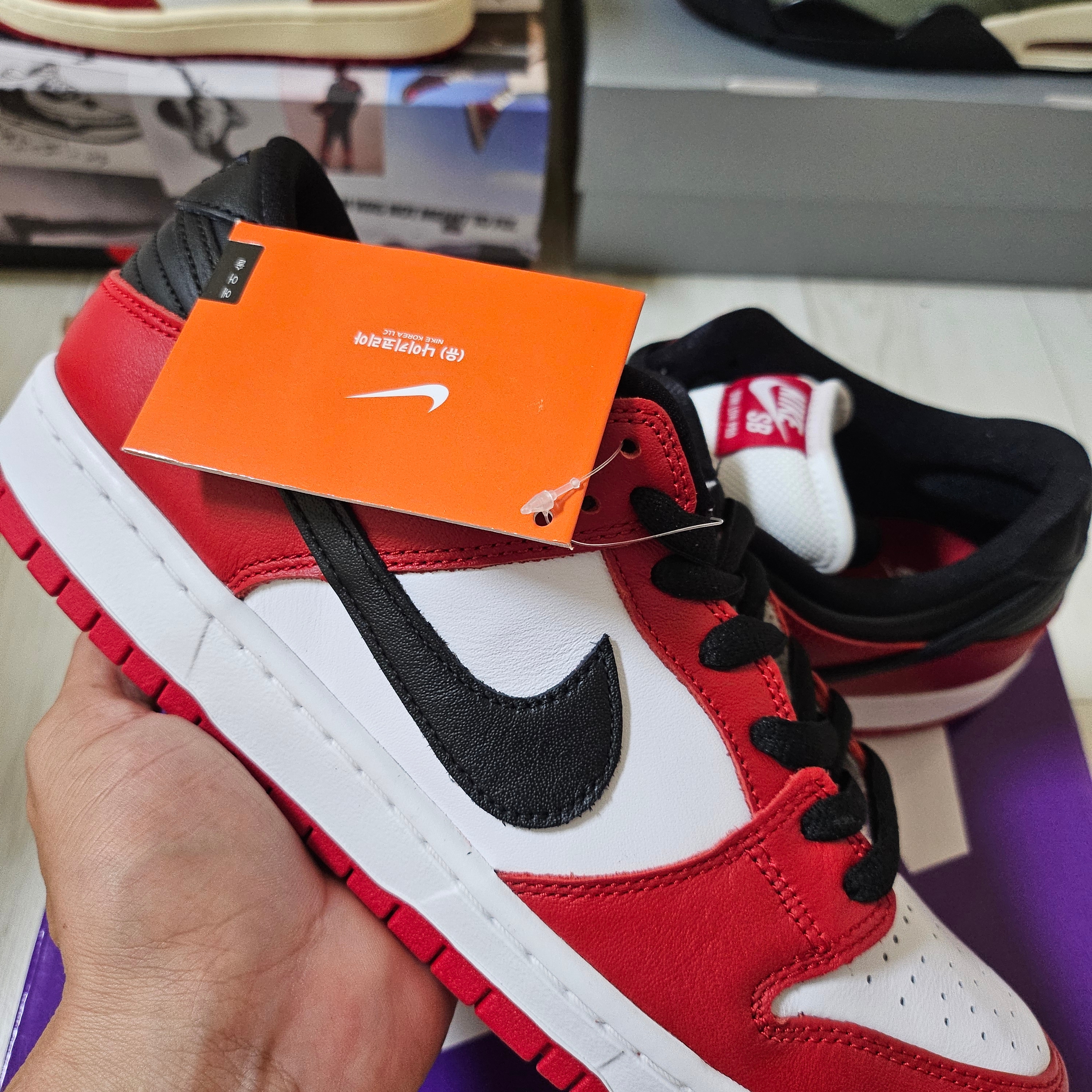 Nike SB Dunk Low Pro Chicago 착용 스타일 - 1
