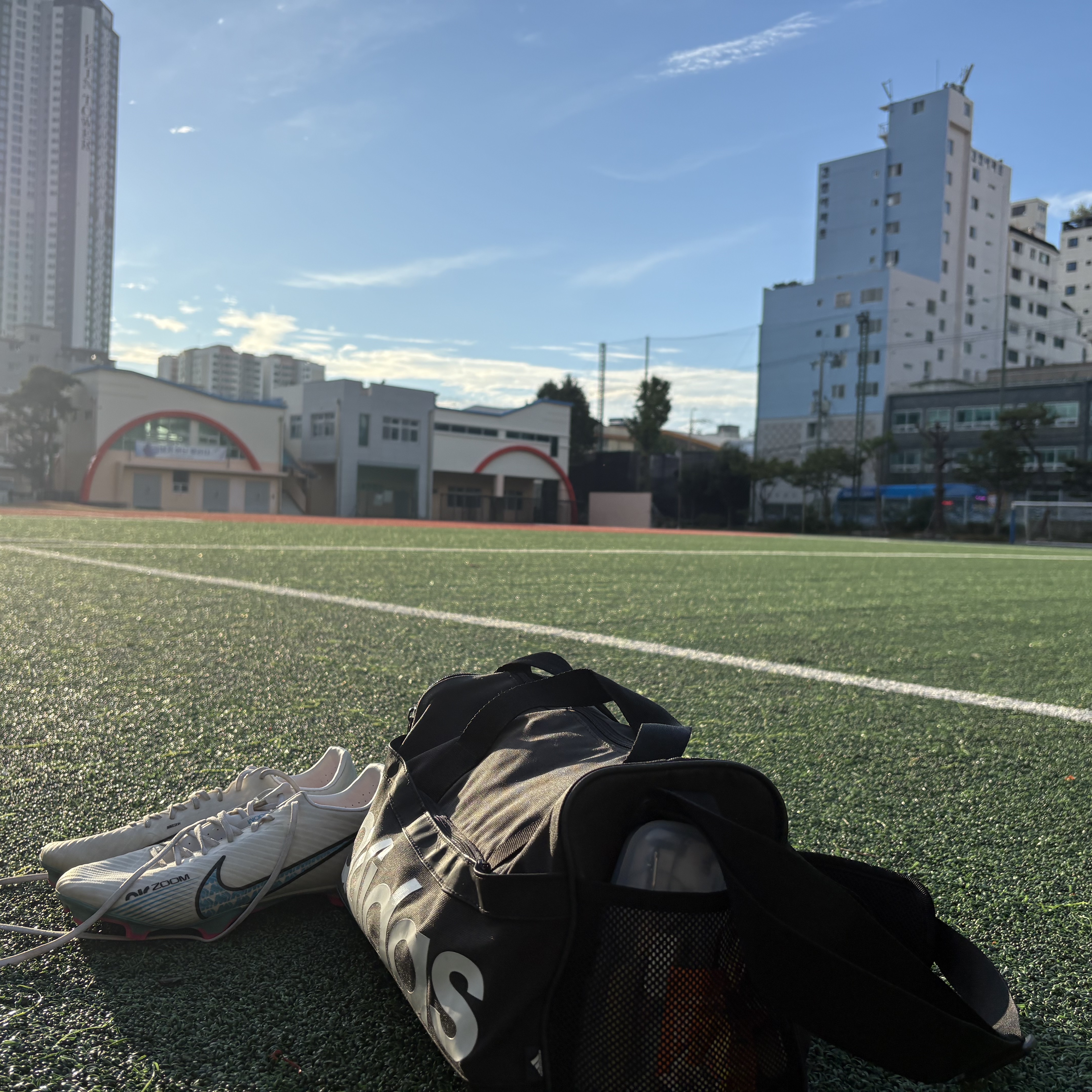 Nike Mercurial Vapor 15 Academy MG White Baltic Blue, Adidas Essentials Duffle Bag Black 착용 스타일