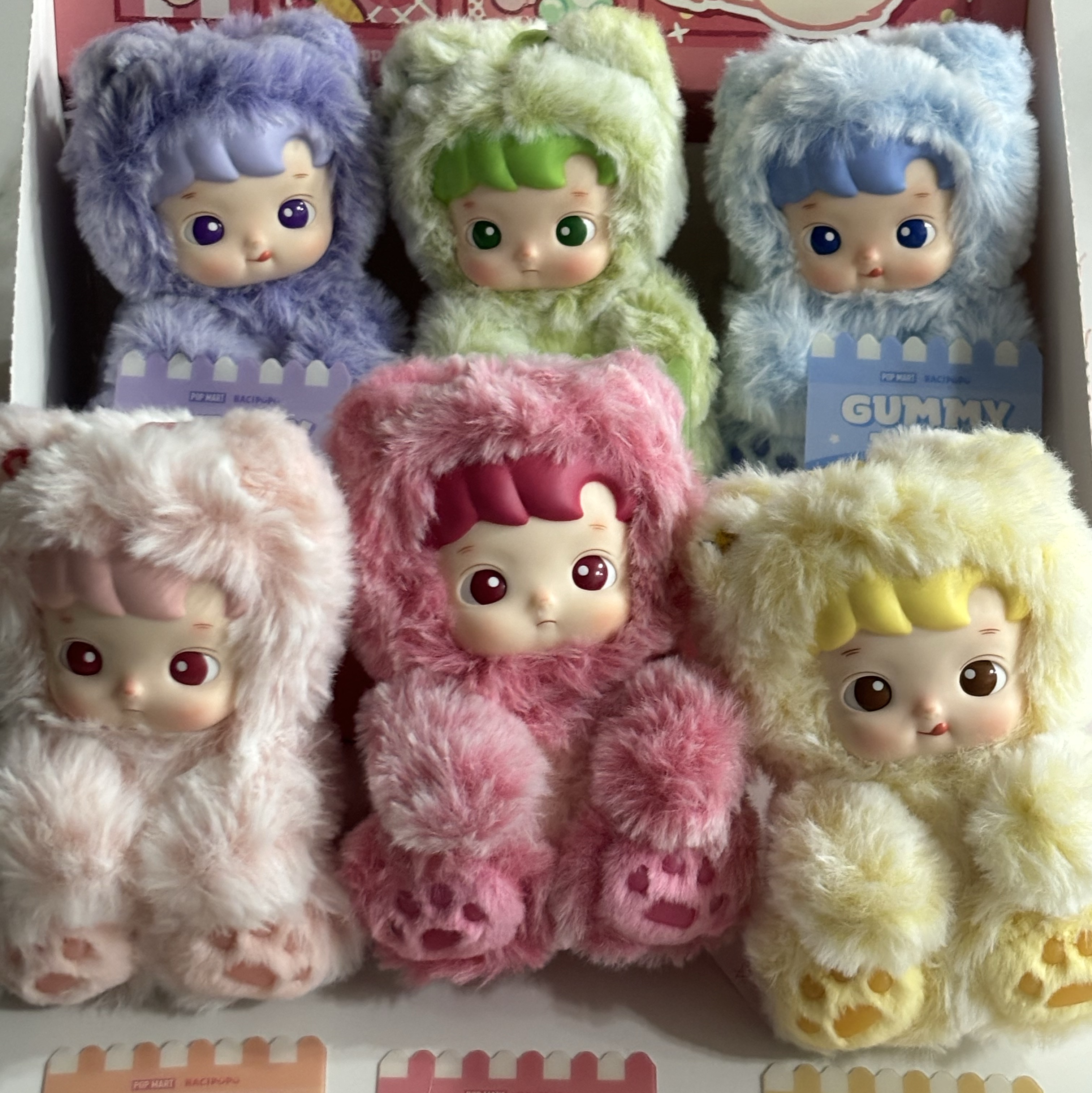 Pop Mart Hacipupu Gummy Bear Series Vinyl Plush Pendant (6 Blind Boxes) 착용 스타일