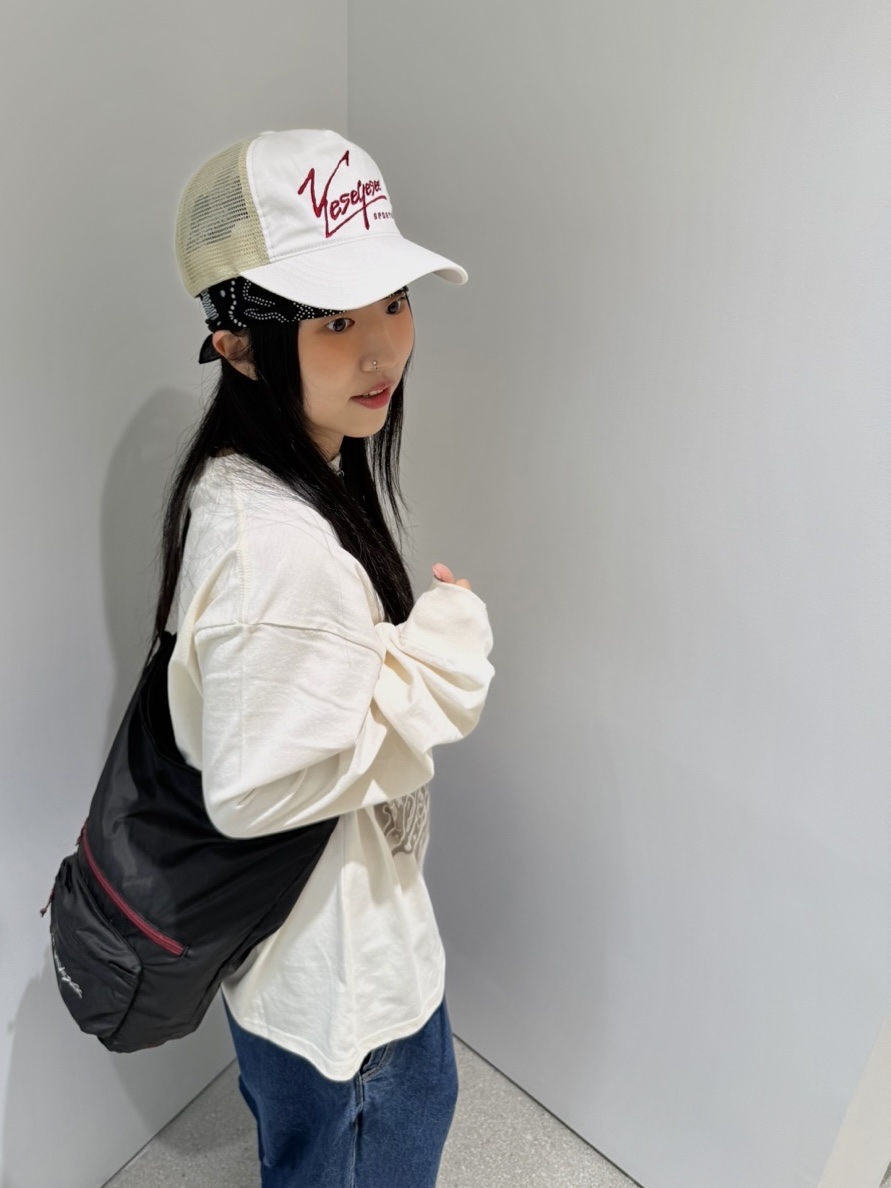 YESEYESEE Flying Eagle L/S Off White, YESEYESEE Two Tucked Denim Pants Indigo 착용 스타일 - 4
