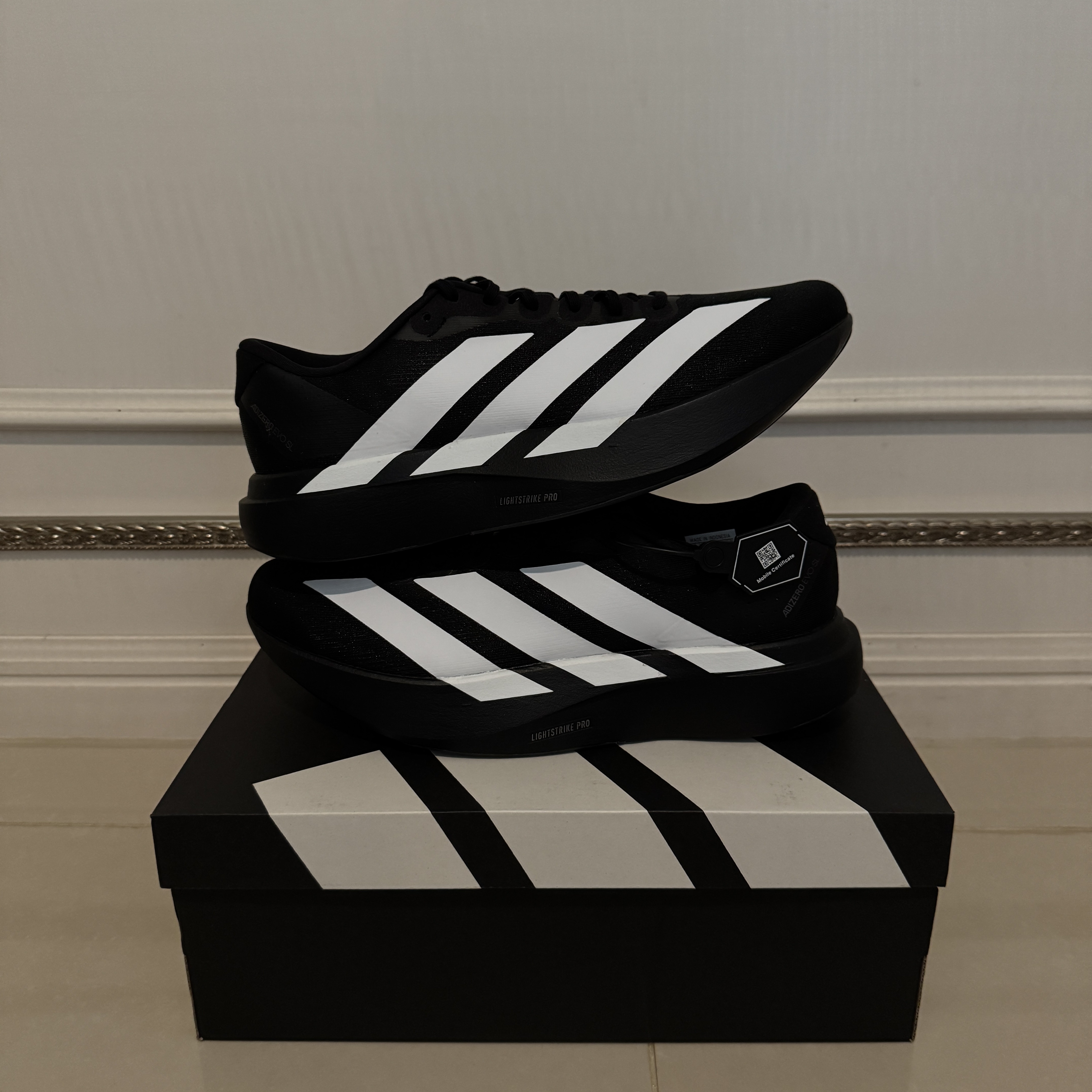 Adidas Adizero EVO SL Core Black Cloud White 착용 스타일 - 2