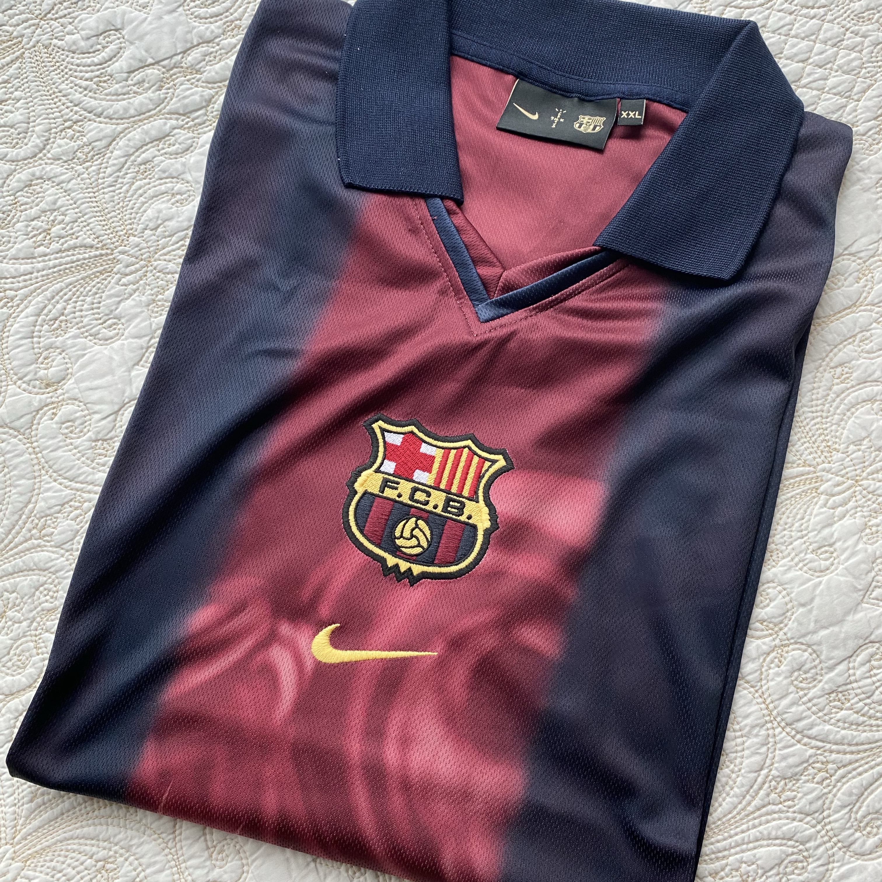 Nike FC Barcelona x Travis Scott Retro 2000/01 Home Skeleton Jersey Multicolor (Non Marking Ver.) 착용 스타일