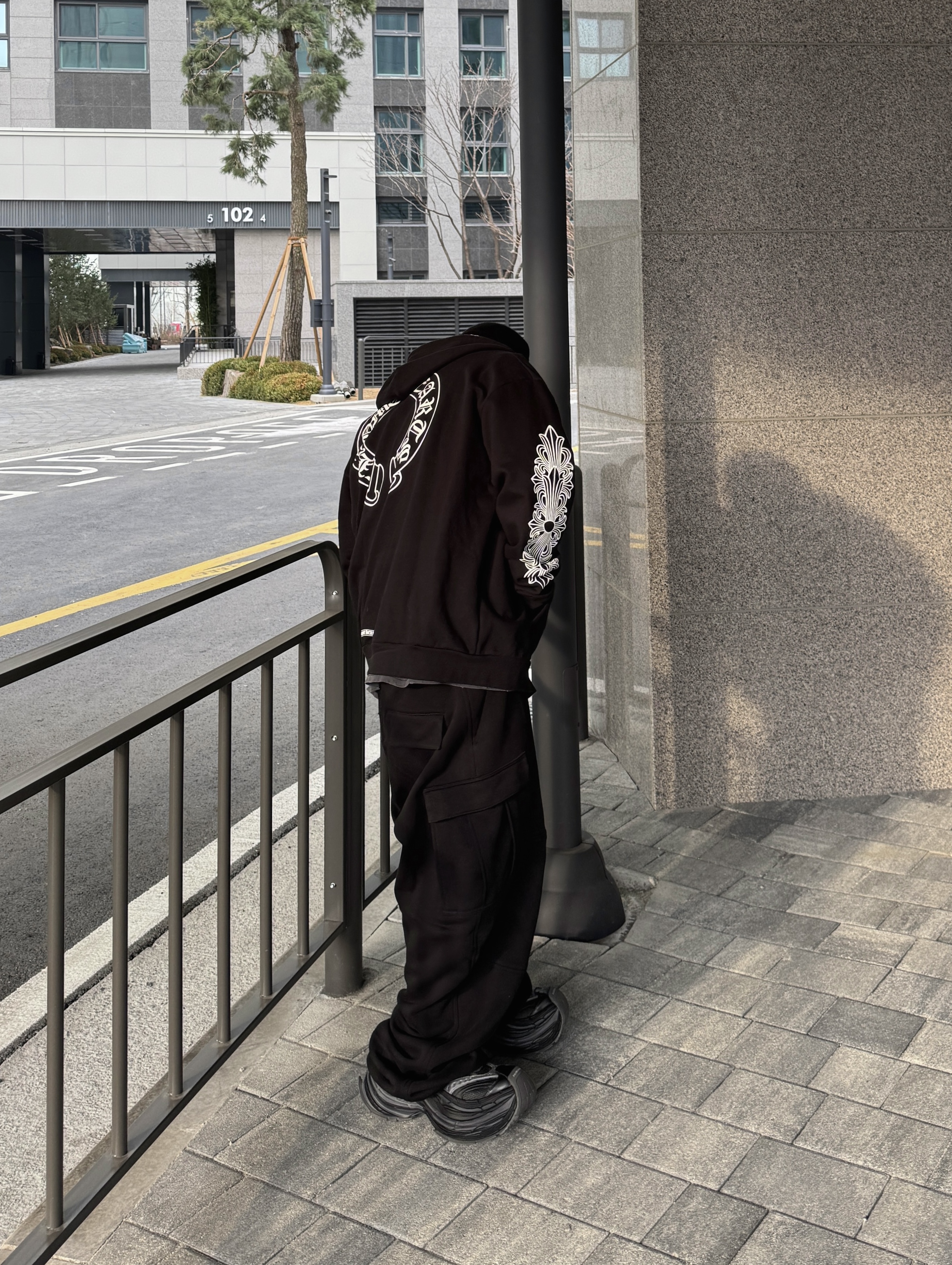 Chrome Hearts Horseshoe Floral Fleece Zip-Up Hoodie Black 착용 스타일