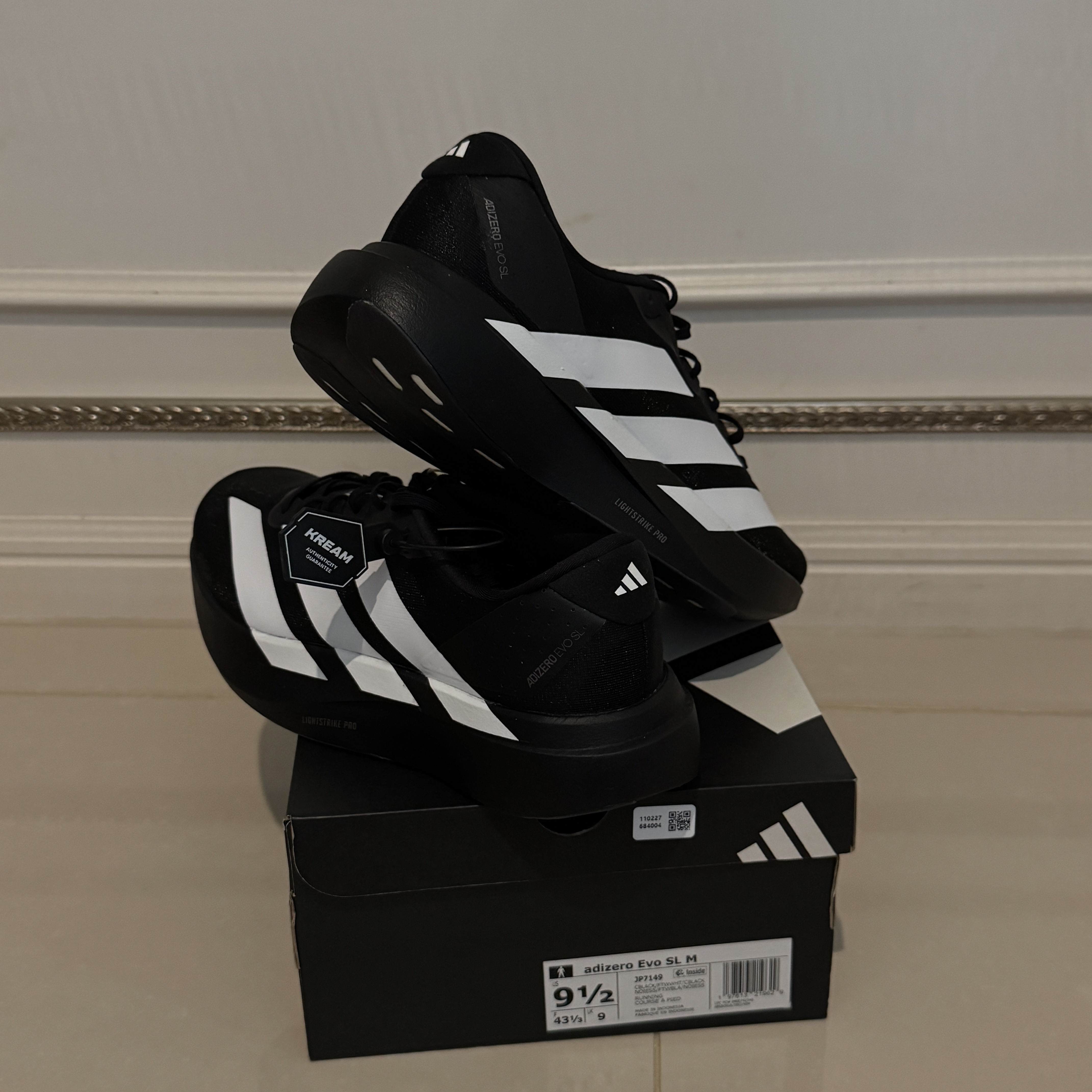 Adidas Adizero EVO SL Core Black Cloud White 착용 스타일 - 5
