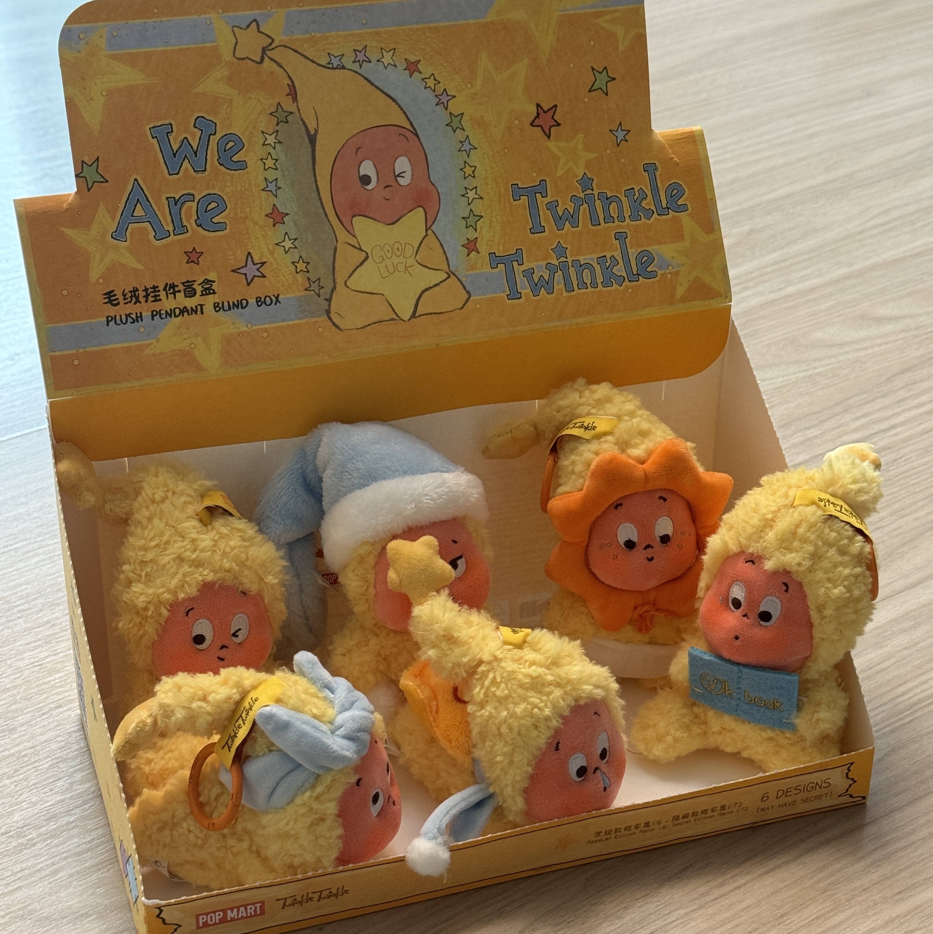 Pop Mart We Are Twinkle Twinkle Little Stars Series Plush Keyring Sealed Case (6 Blind Boxes) 착용 스타일
