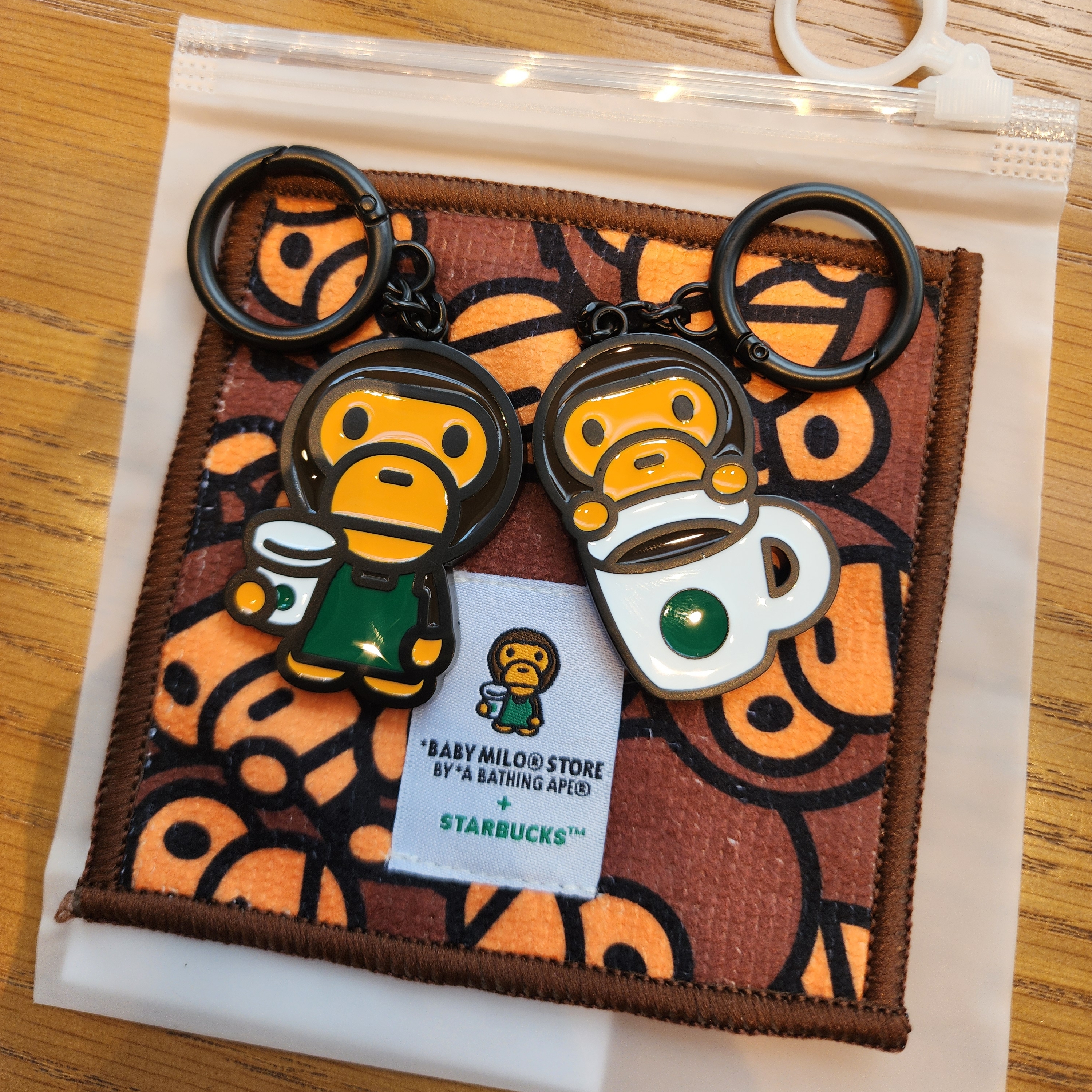 Starbucks x BAPE Baby Milo Keychain, Starbucks x BAPE Baby Milo Keychain 착용 스타일