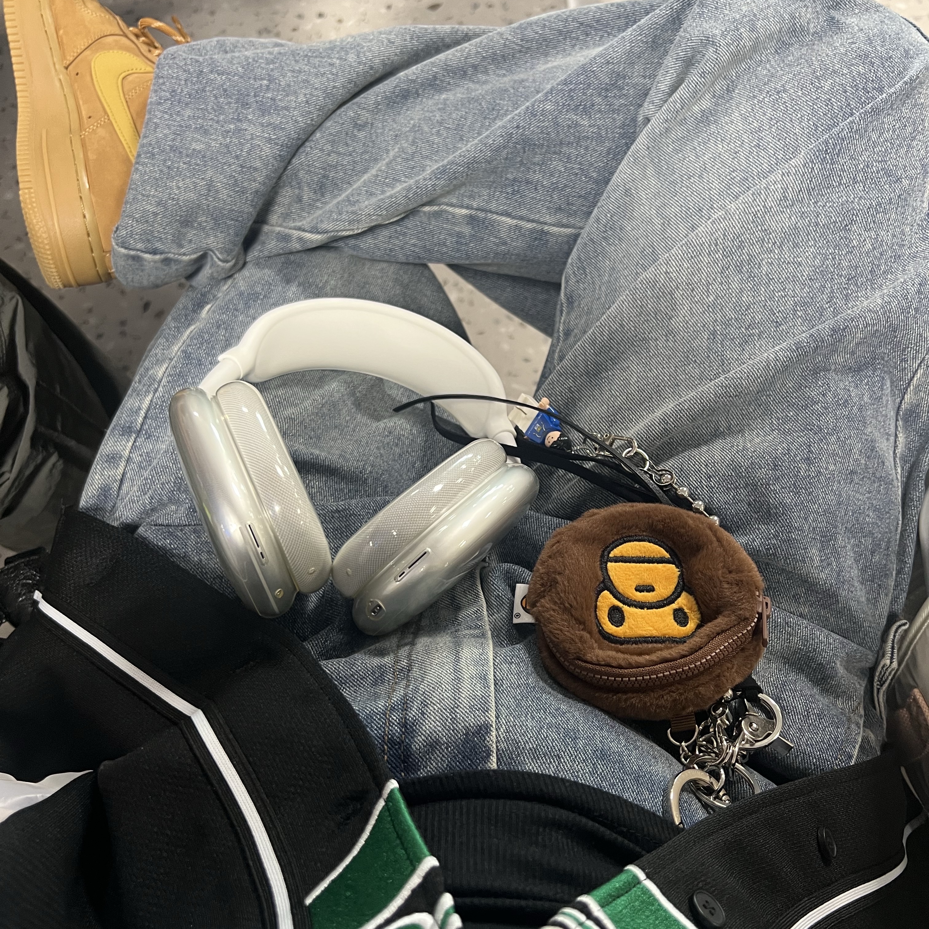BAPE Baby Milo Headphone Holder Brown, Nike Air Force 1 '07 WB Flax 착용 스타일 - 2