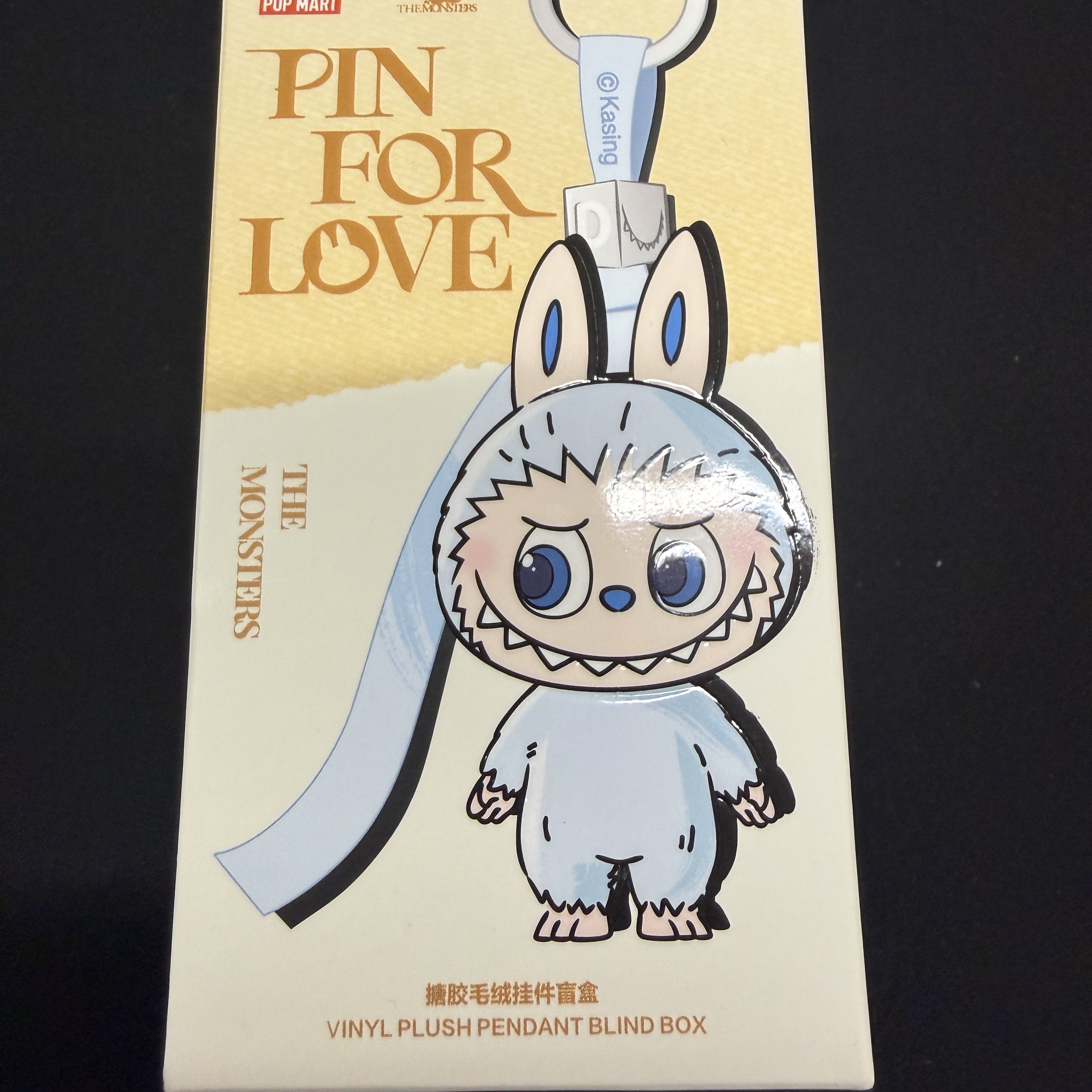 Pop Mart Labubu The Monsters Pin For Love Series Vinyl Plush Pendant Sealed Case (A-M) (1 Blind Box) 착용 스타일