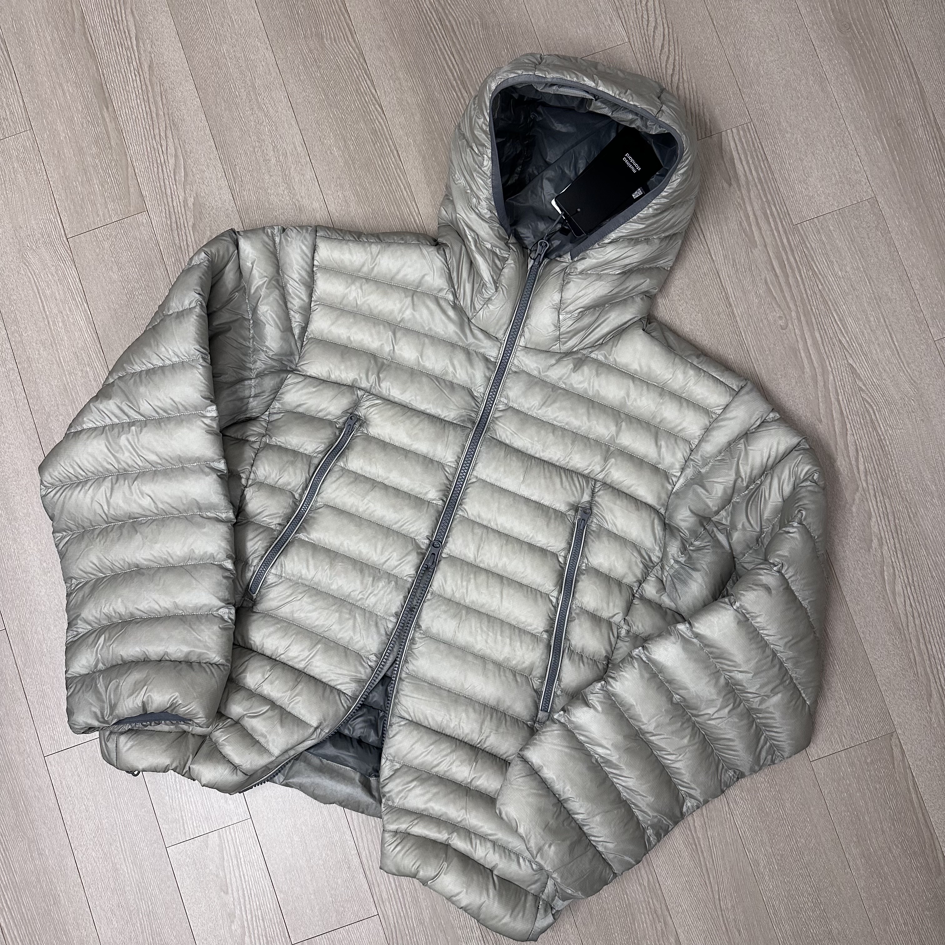 Musinsa Standard City Leisure Sheer Ripstop Hooded Light Down Jacket Light Grey 착용 스타일 - 1