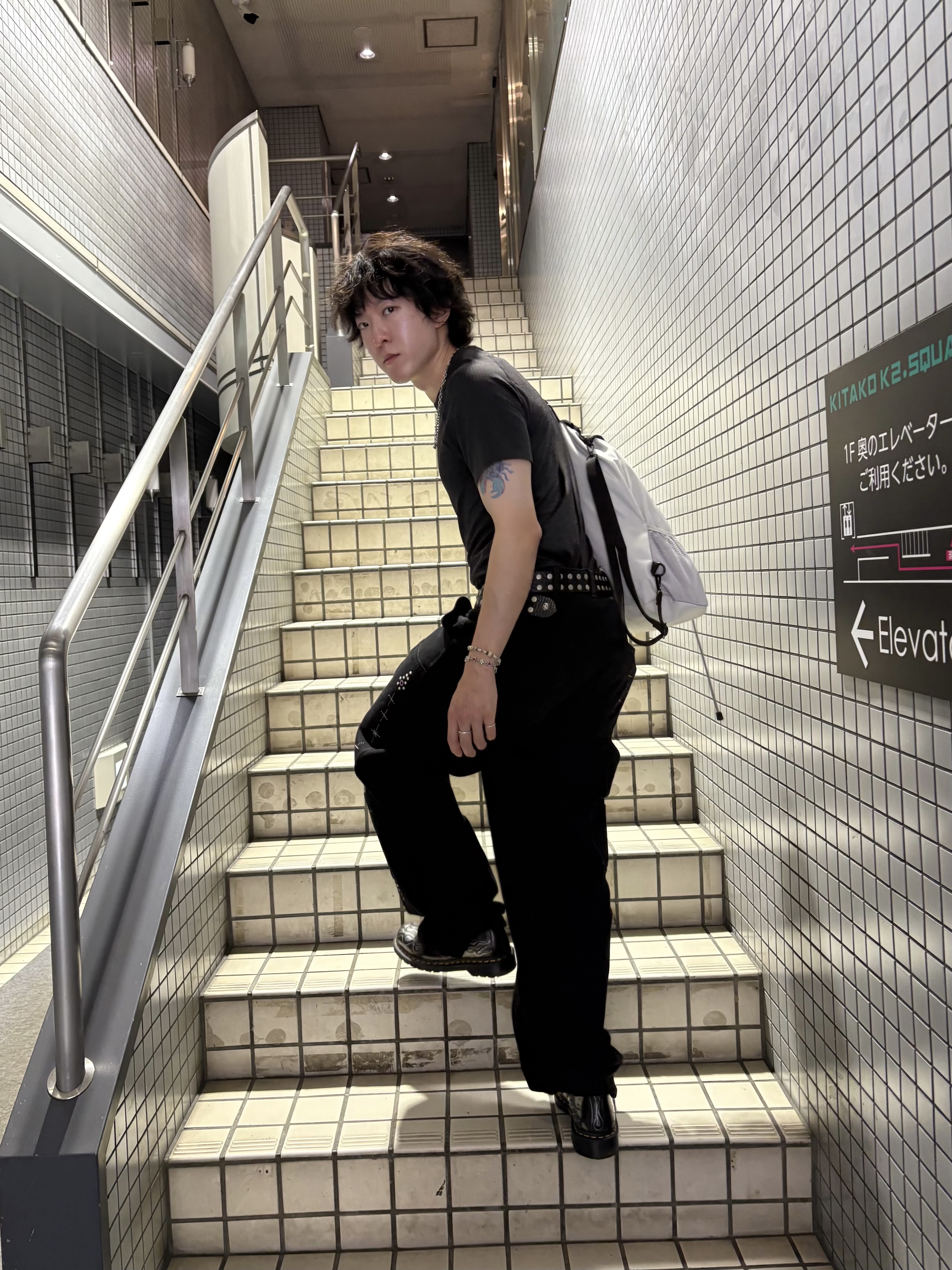 Aoiro Fake Stud Cutted Double Knee Pants Denim Black, Dr. Martens 1461 Inferno Silver Black 착용 스타일 - 1