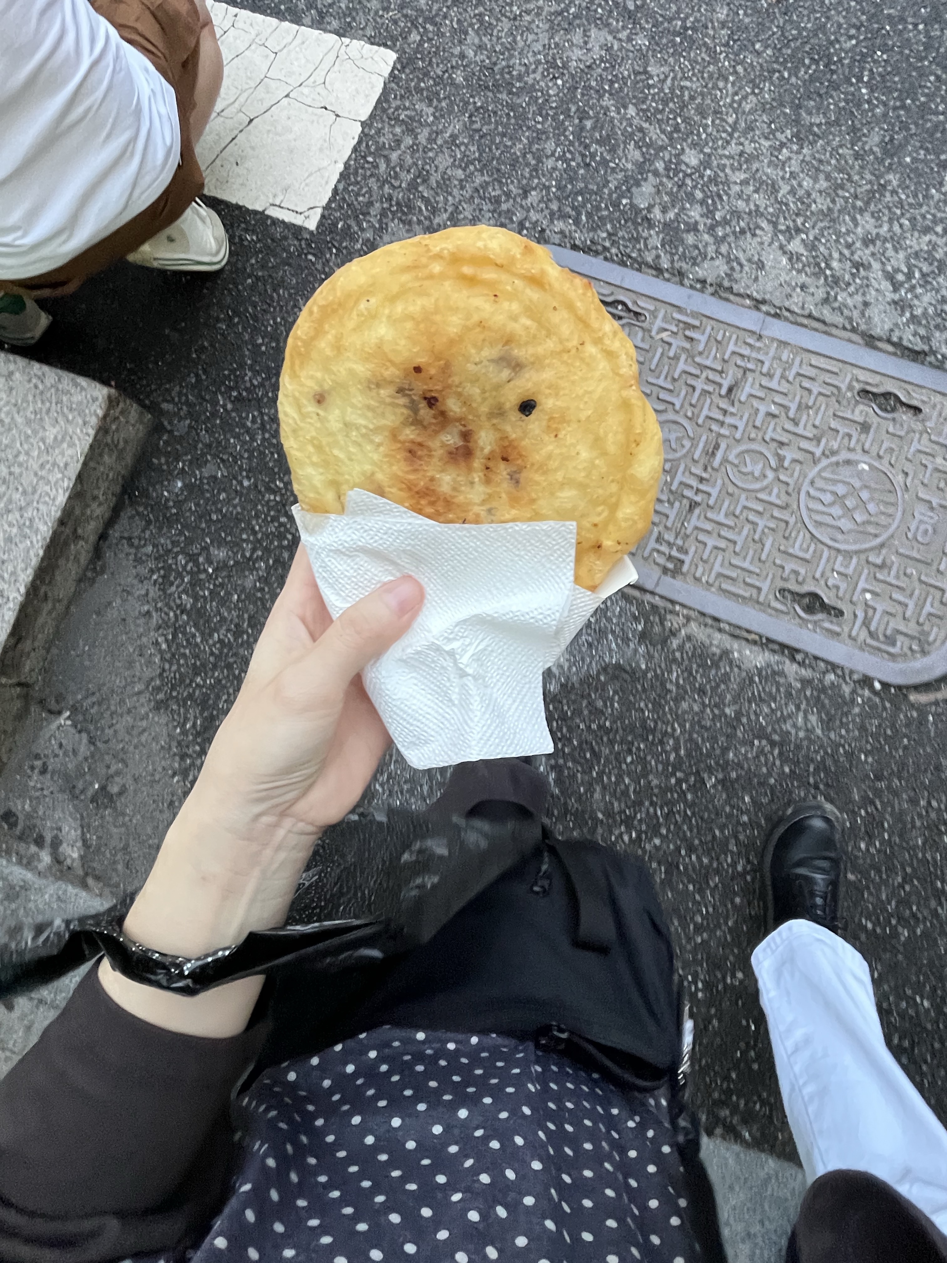 COYSEIO Waist Panel Skirt Charcoal 착용 스타일 - 2