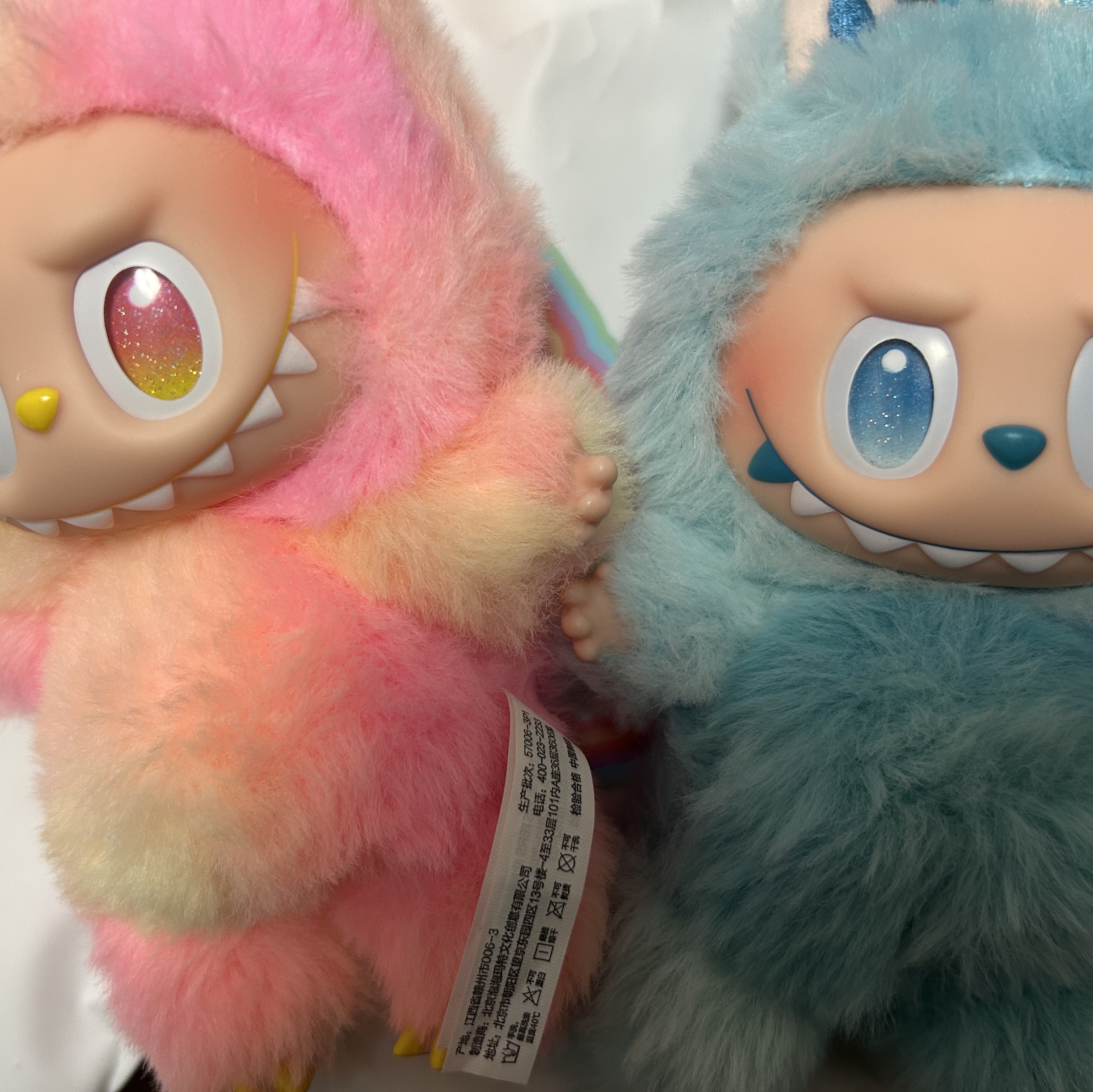 Pop Mart Labubu The Monsters Highlight Series Sealed Case (Bundle of 2/1 Blind Box) 착용 스타일
