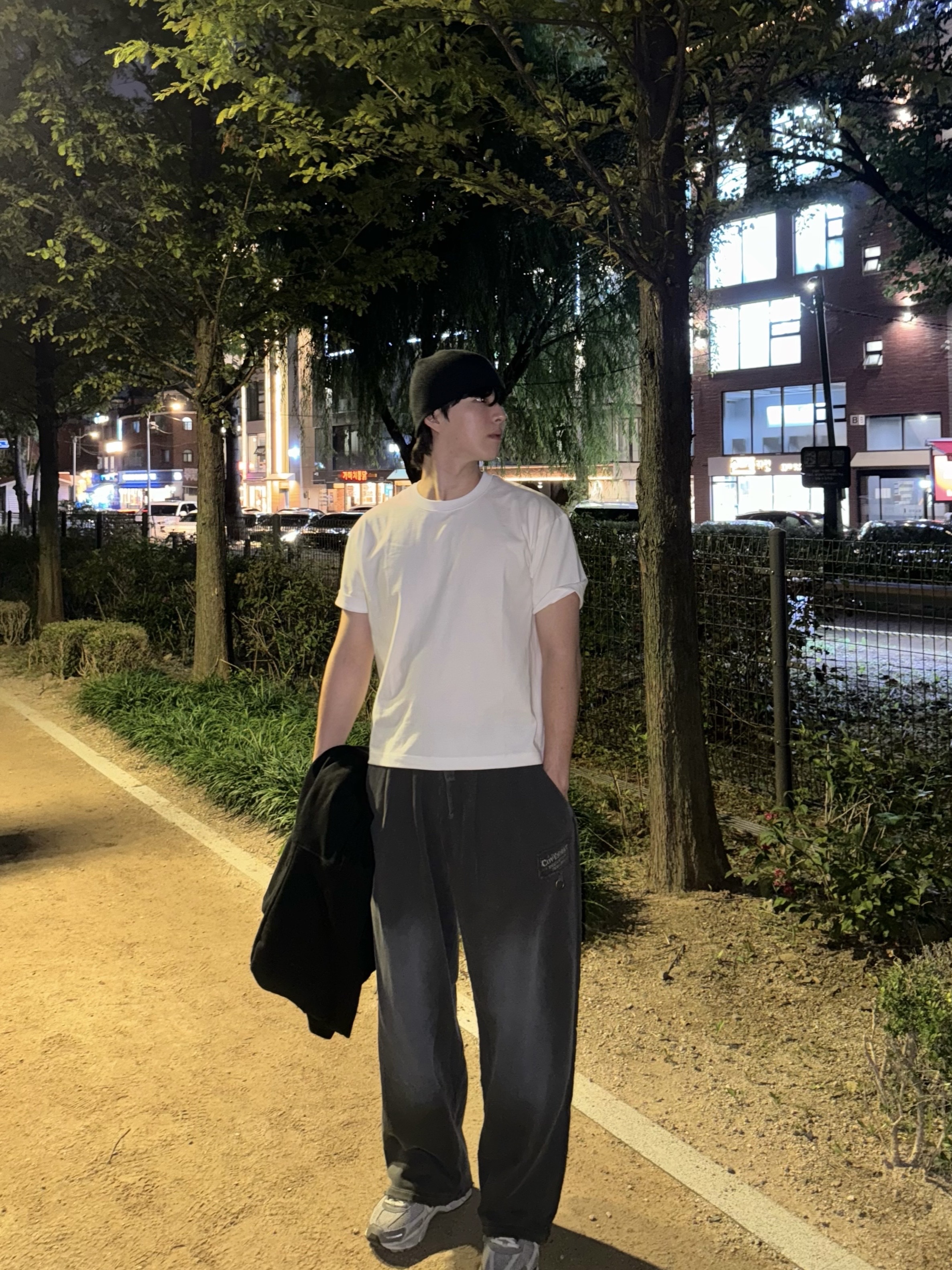 Covernat X Undermycar Destroyed Patch Sweatpants Charcoal 착용 스타일