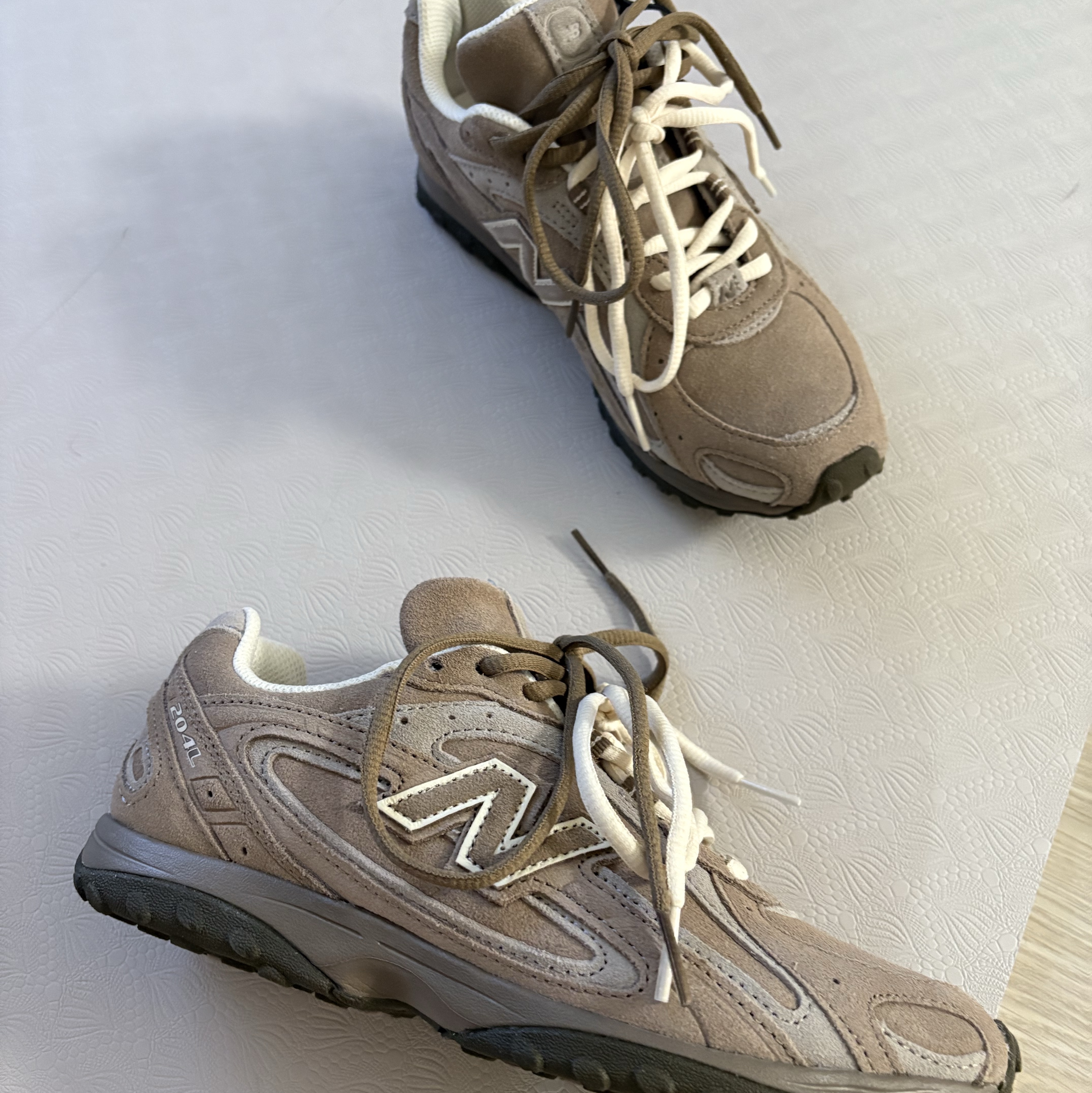 New Balance 204L Suede Mushroom Arid Stone 착용 스타일