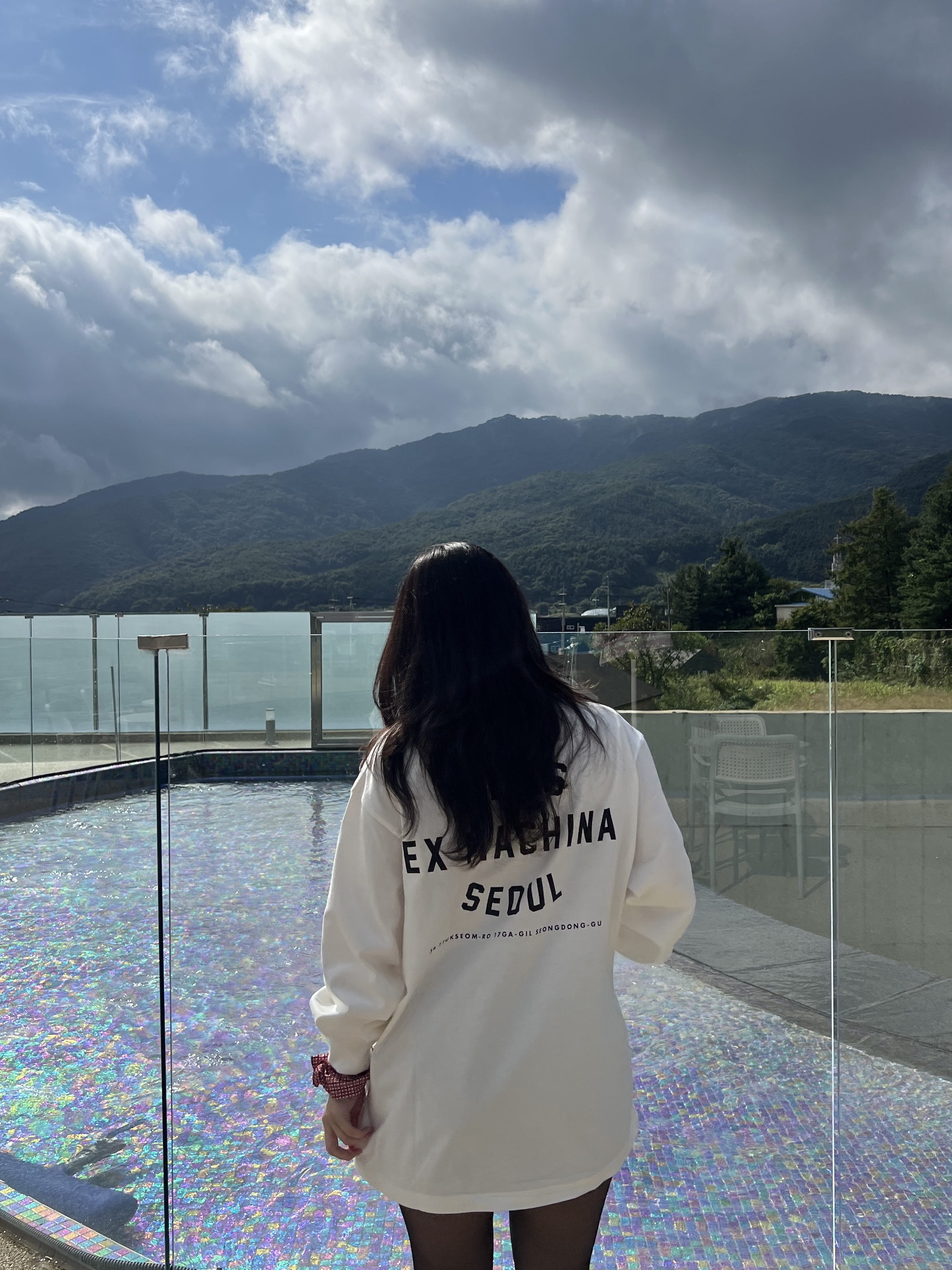 Deus Ex Machina Seoul College Long Sleeve T-Shirt White 착용 스타일 - 1