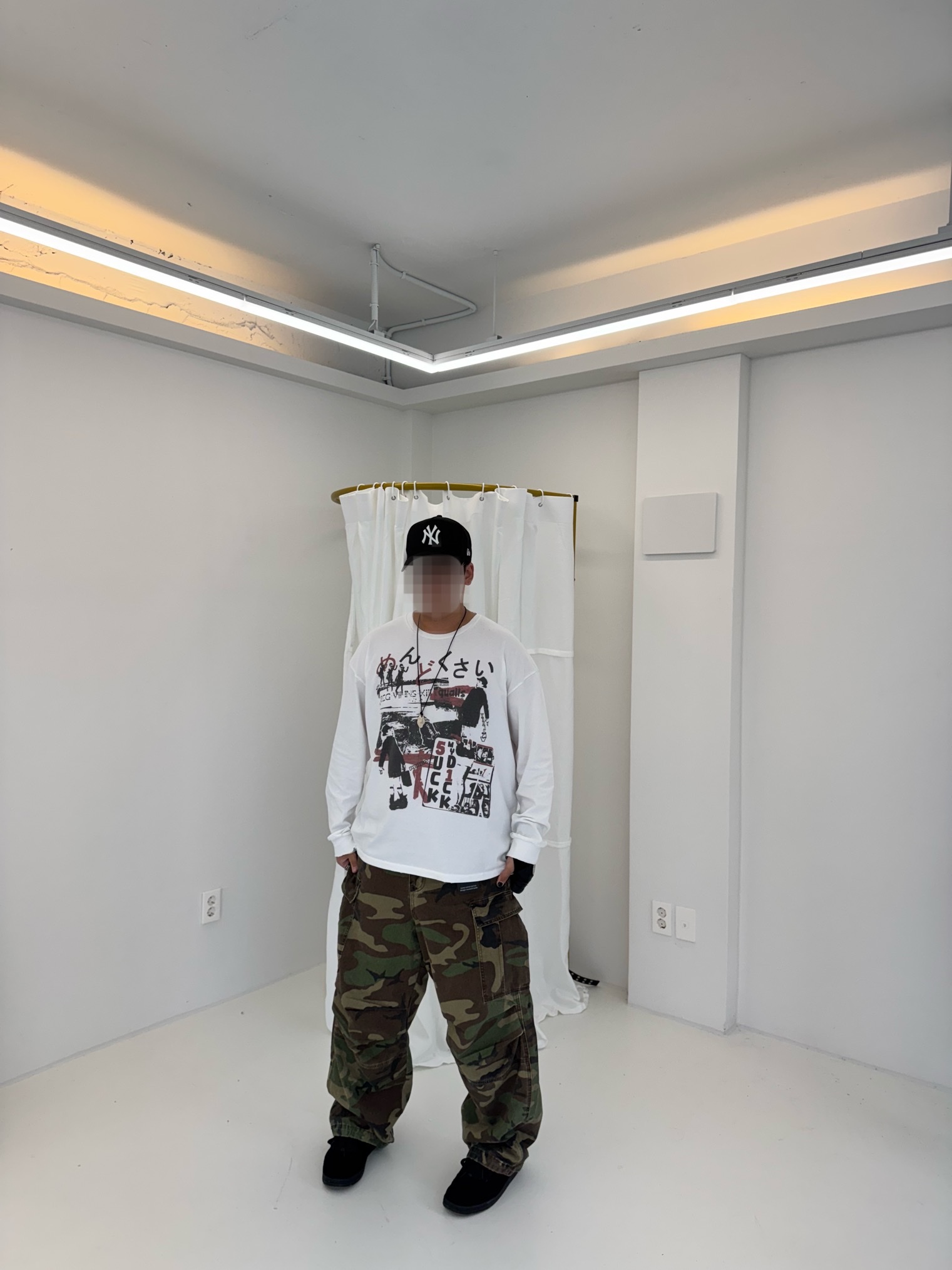 GRAILZ x KOIN SEOUL Carpenter Raw Denim Pants Indigo, qAp 5-1 Long Sleeve T-Shirt Cream 착용 스타일 - 3