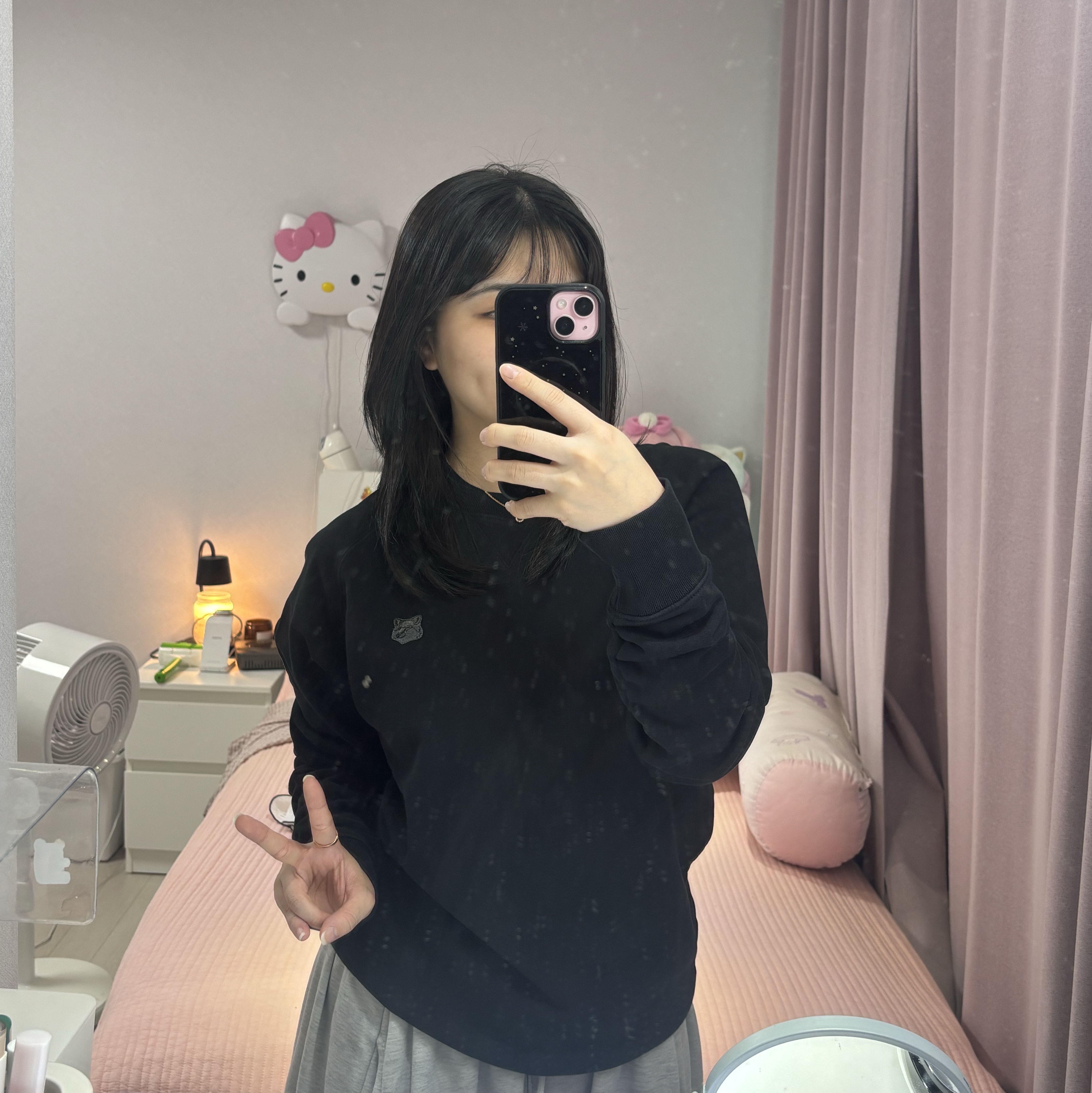 Maison Kitsune Monochrome Fox Head Patch Classic Sweatshirt Black 착용 스타일