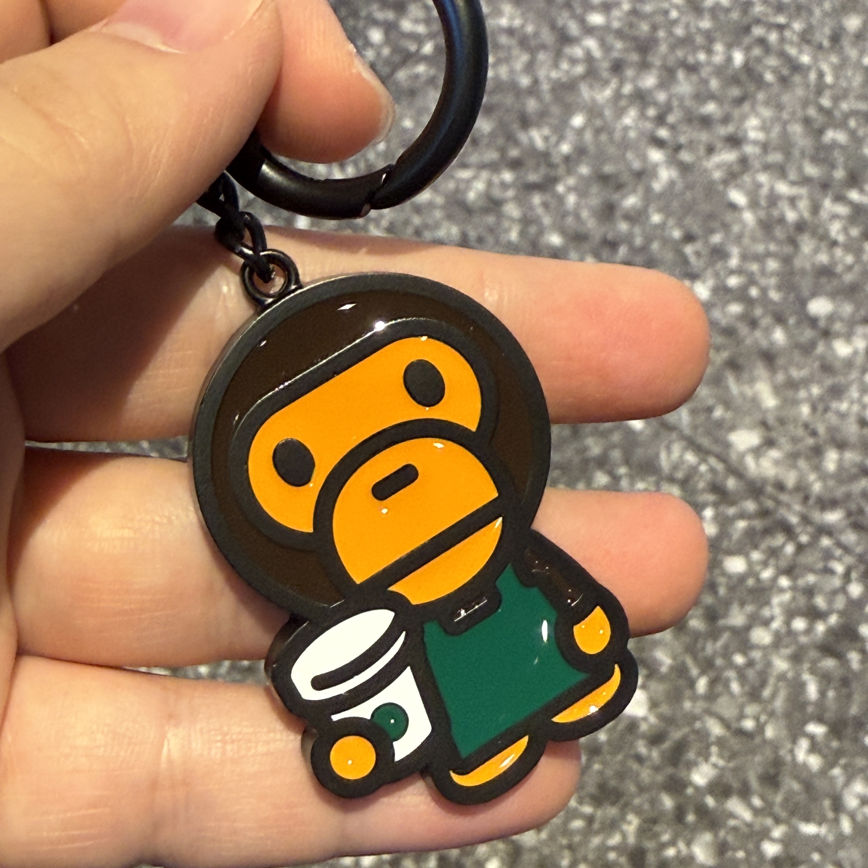 Starbucks x BAPE Baby Milo Keychain 착용 스타일