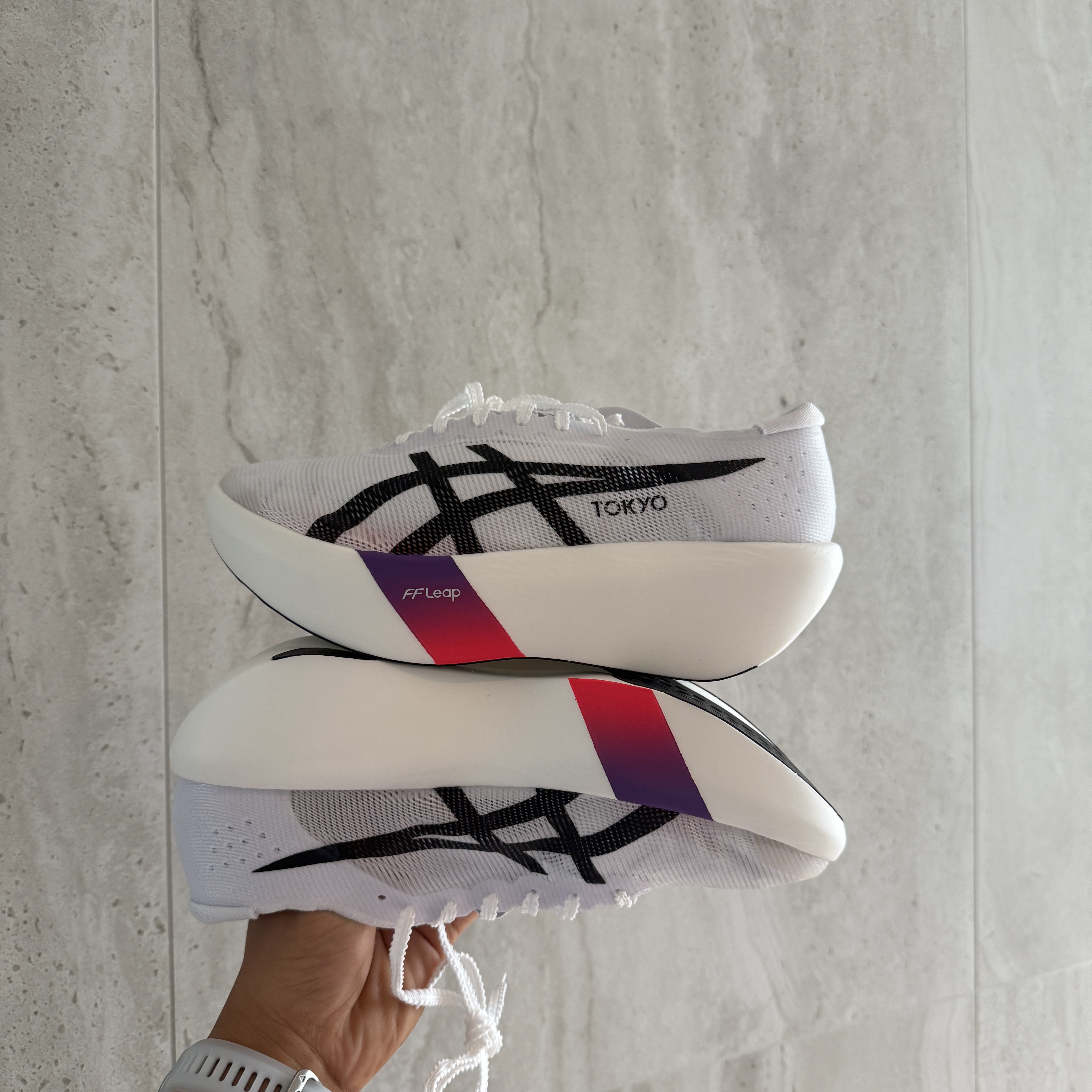 Asics Metaspeed Ray Tokyo White Flash Red 착용 스타일