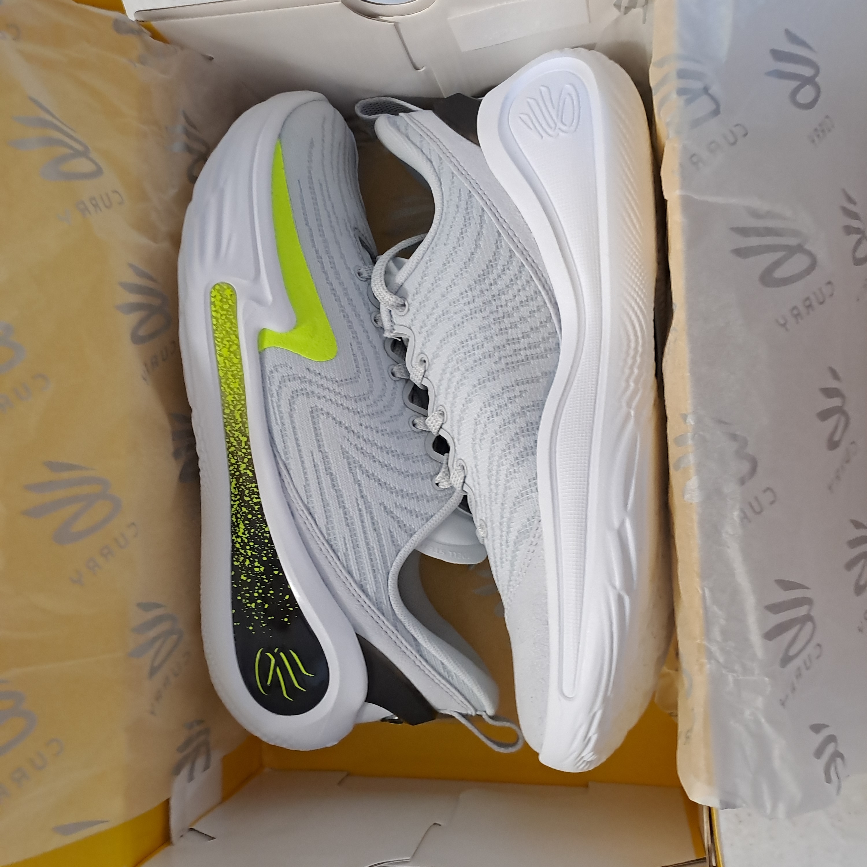 Under Armour Curry 12 Gray Black 착용 스타일 - 1