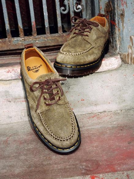 Dr. Martens Lowell Suede Moc Toe Shoes Olive Dark Brown 착용 스타일