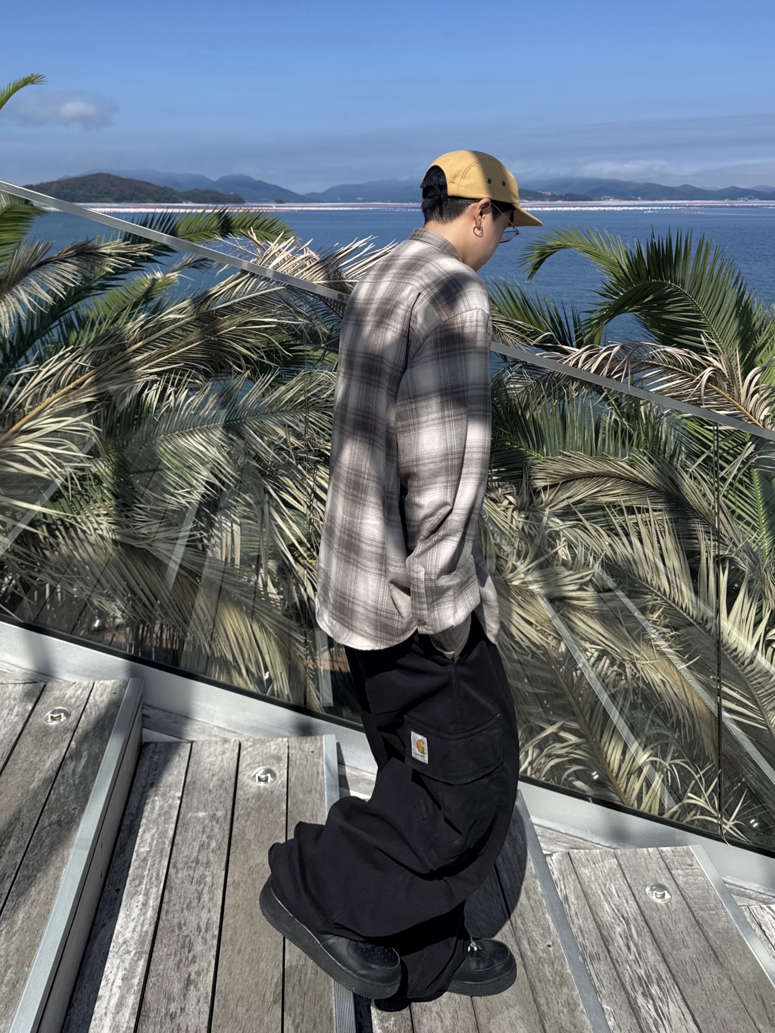 Carhartt WIP Cole Cargo Pants Black, Nike x Supreme Air Force 1 Low Black 착용 스타일 - 2