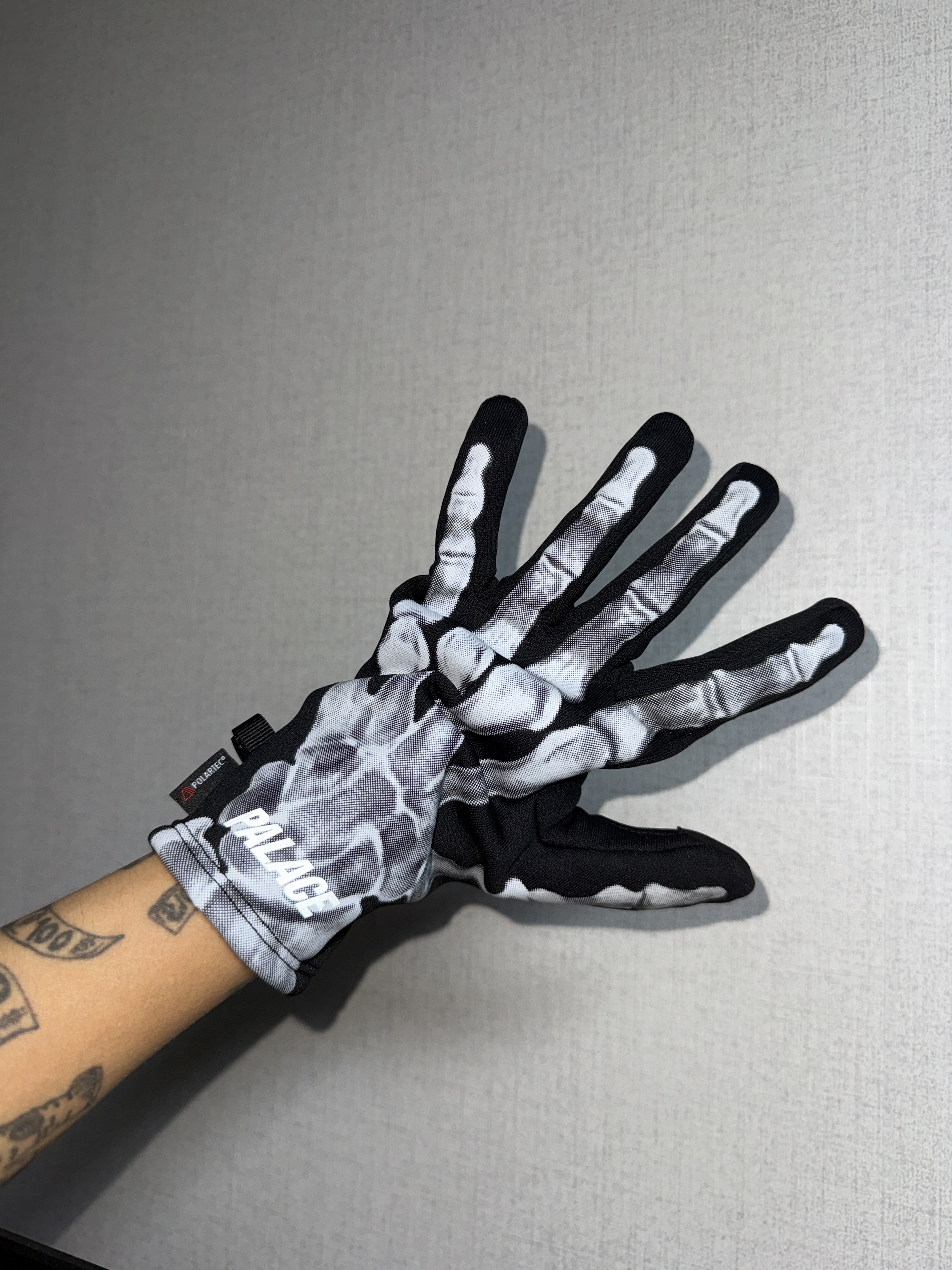 Palace Polartec Boney Gloves Black - 25FW 착용 스타일